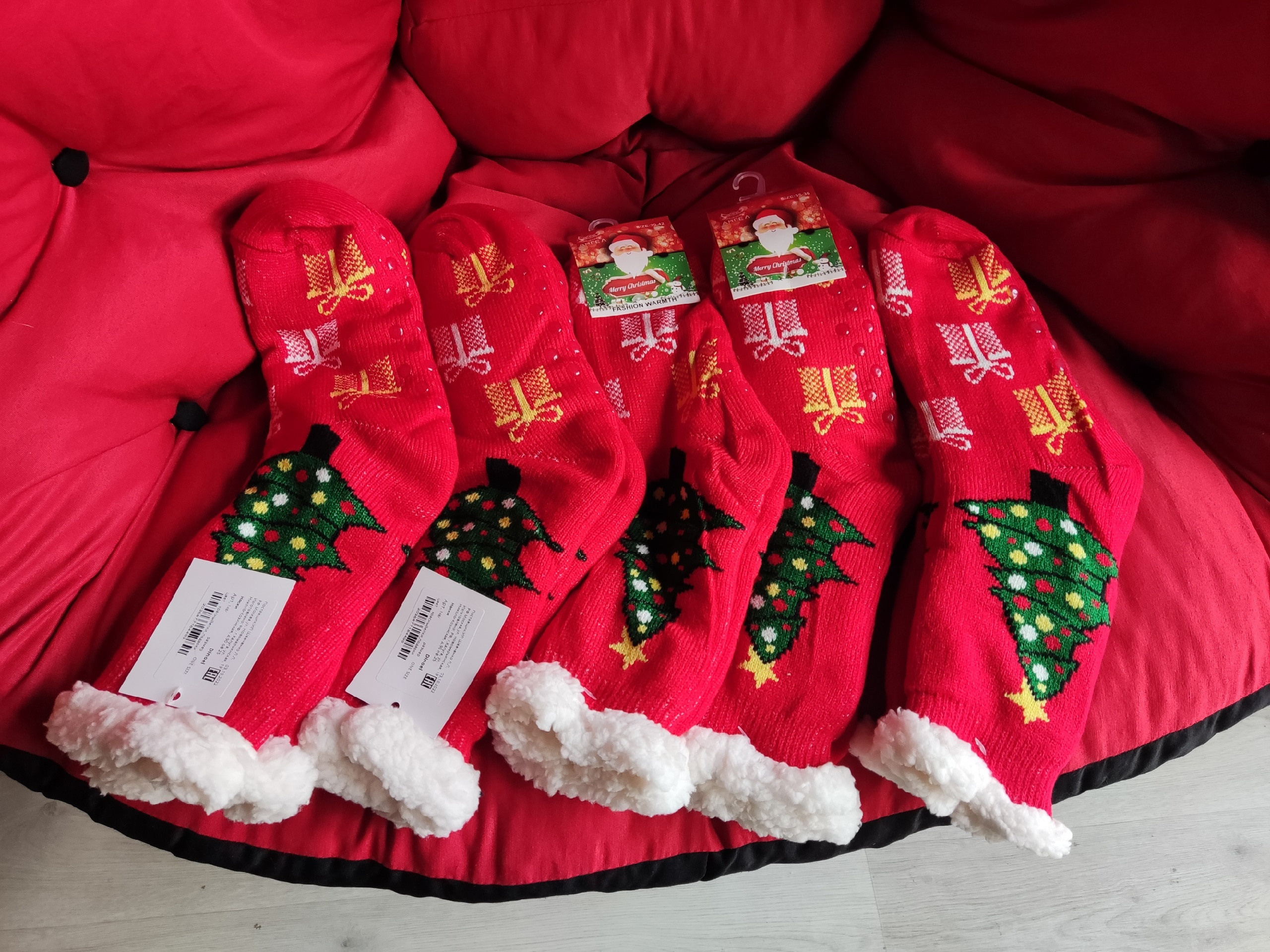 Новогодняя фотосессия для всей семьи в Иркутске Новогодние красные носки