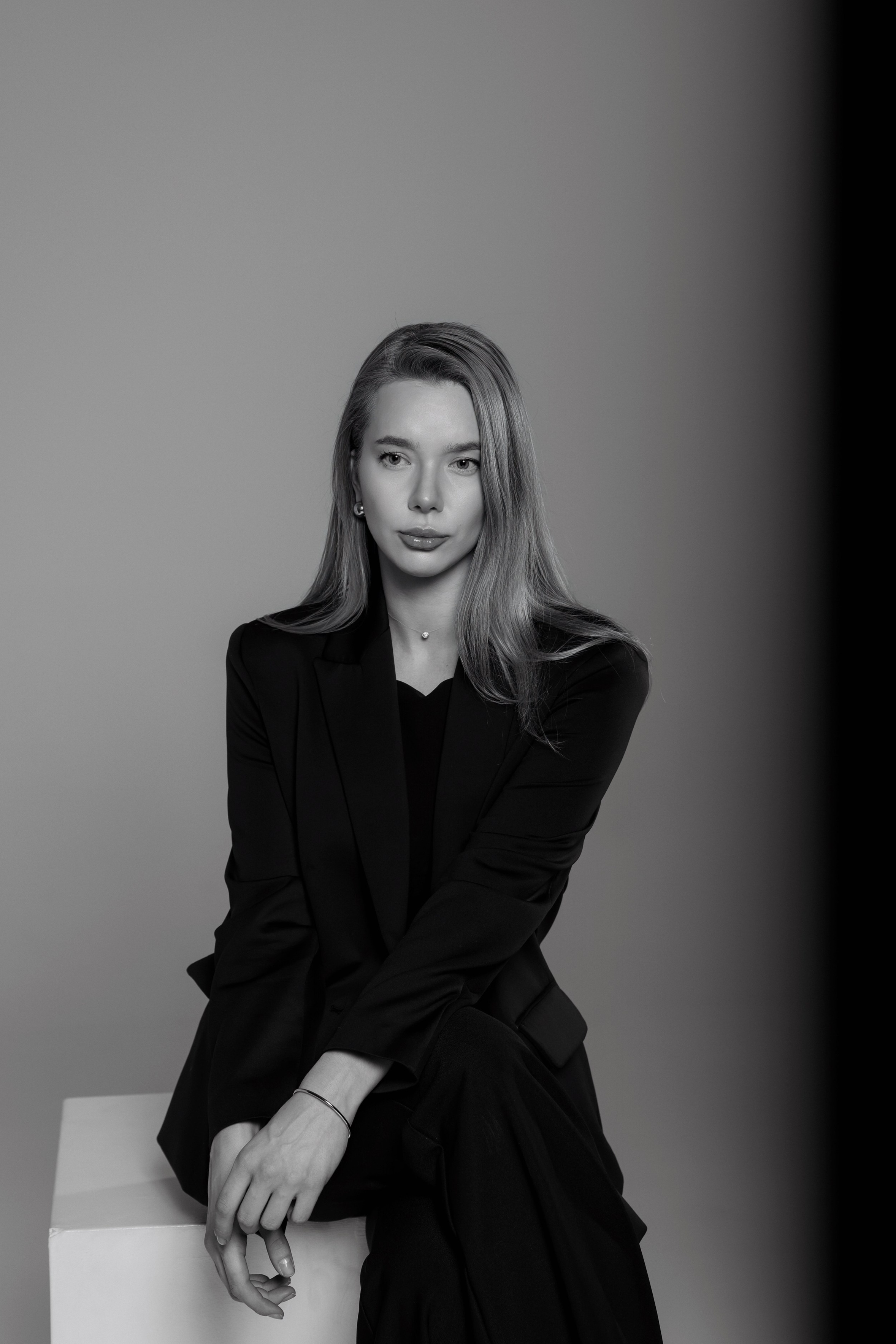 Контакты. SHE BY VI. Женский портретный фотограф в Москве Самостроенко Виолетта
