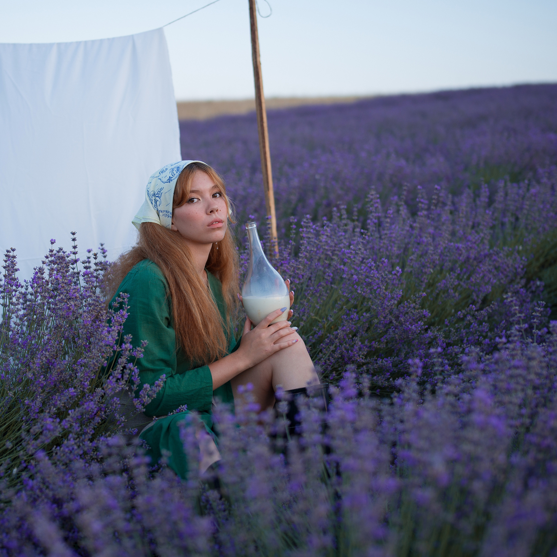 Фотосессия в цветущей лаванде в Крыму (поле в Тургеневке)