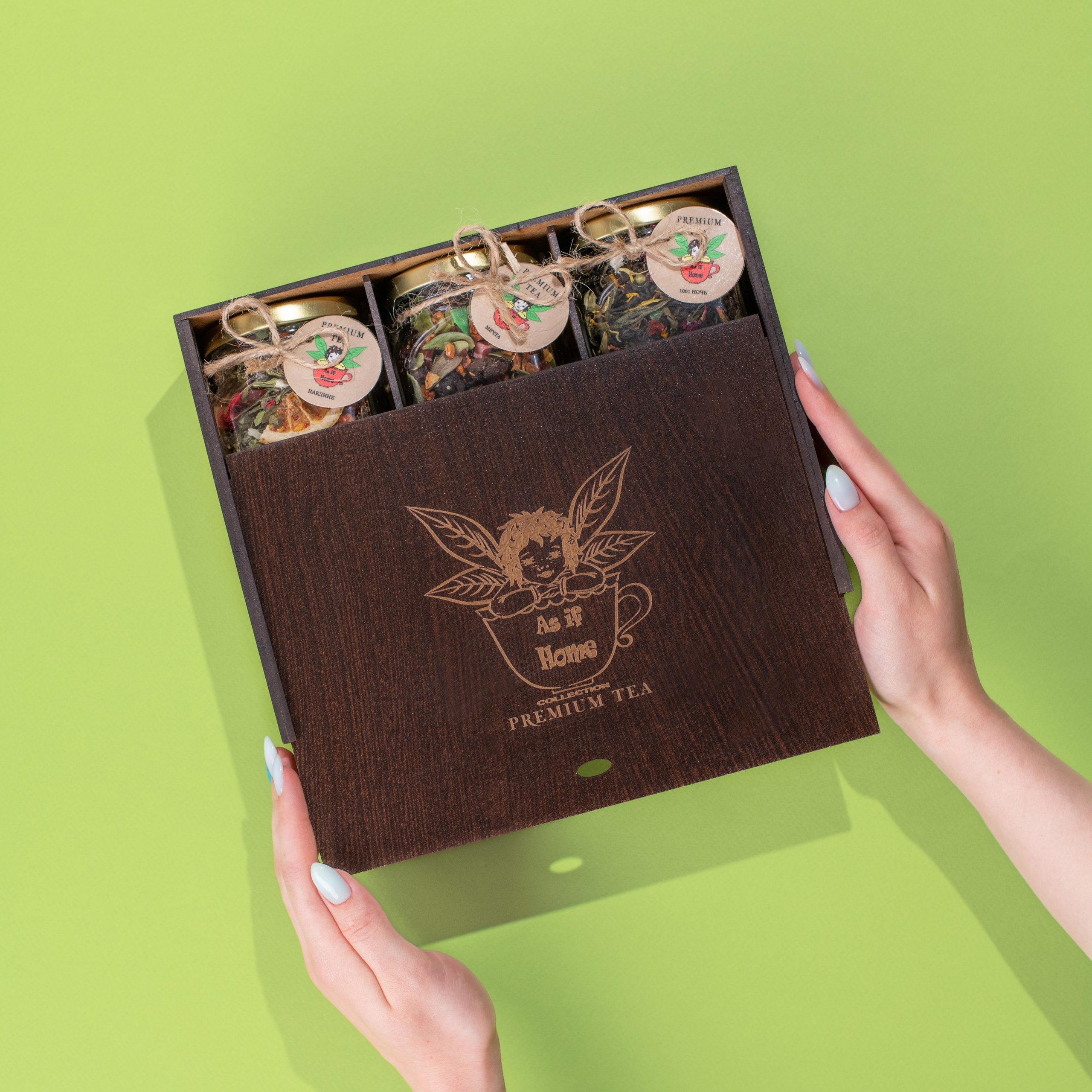Съемка подарочного набора чая для маркетплейсов Ozon и Wildberries на цветном фоне