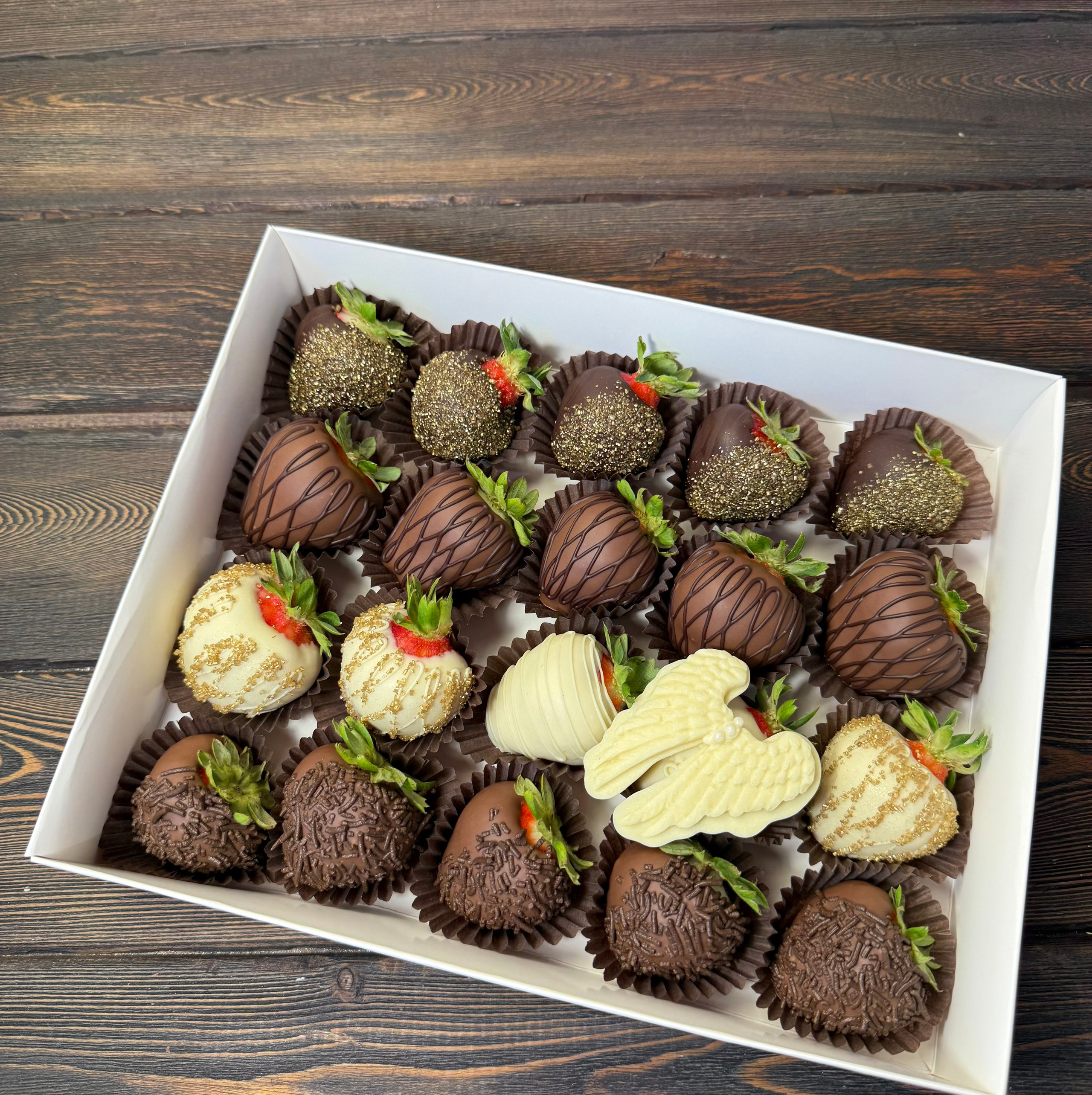 Наборы из клубники в шоколаде Сургут. Клубника в шоколаде в Сургуте