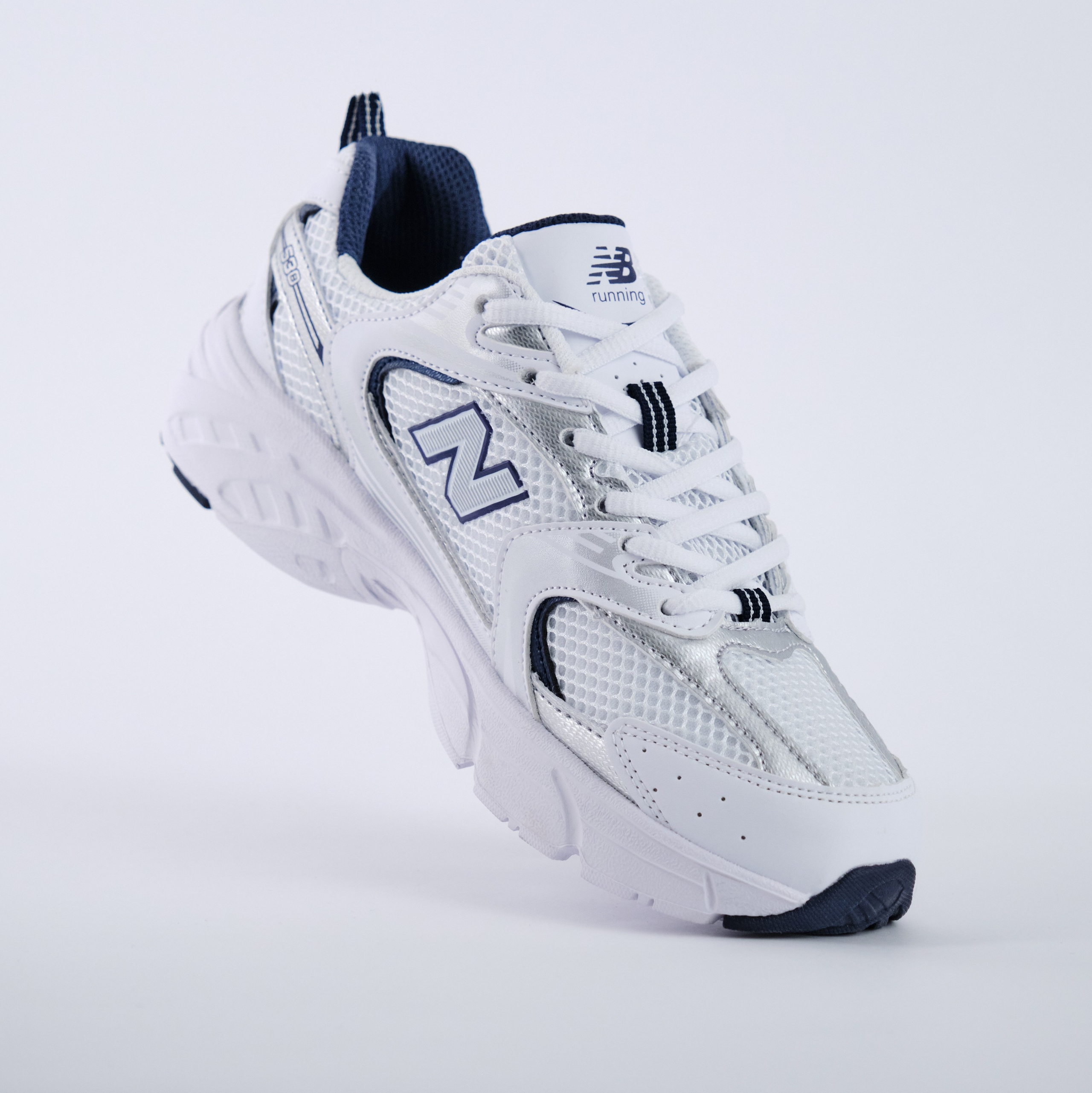 Предметная съемка кроссовок на маркетплейс