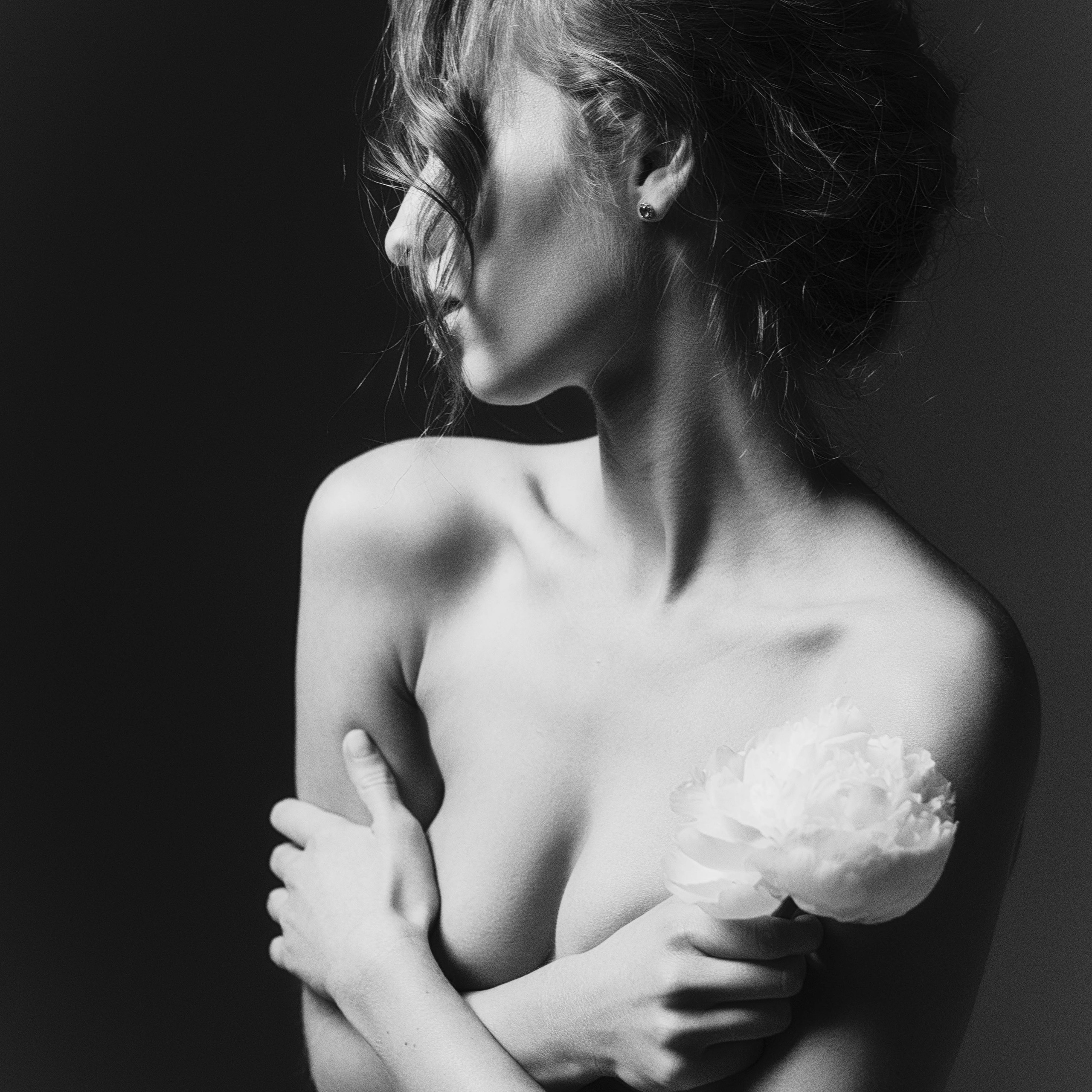 Фотография ню, женский портрет, индивидуальная съемка, женственность, студийная съемка.