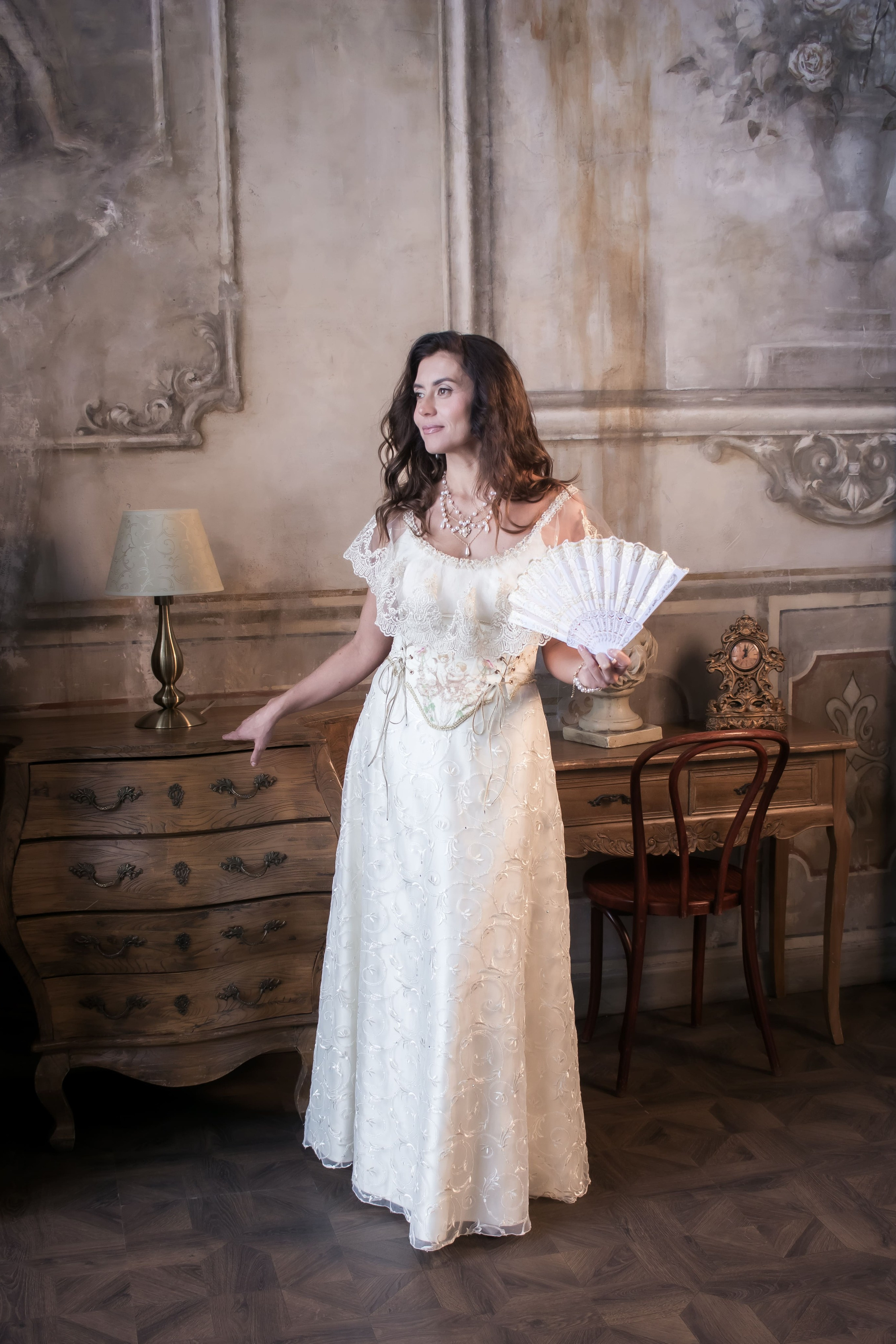 Женская фотосессия  в атмосферном интерьере, фотограф Карасёва Елена