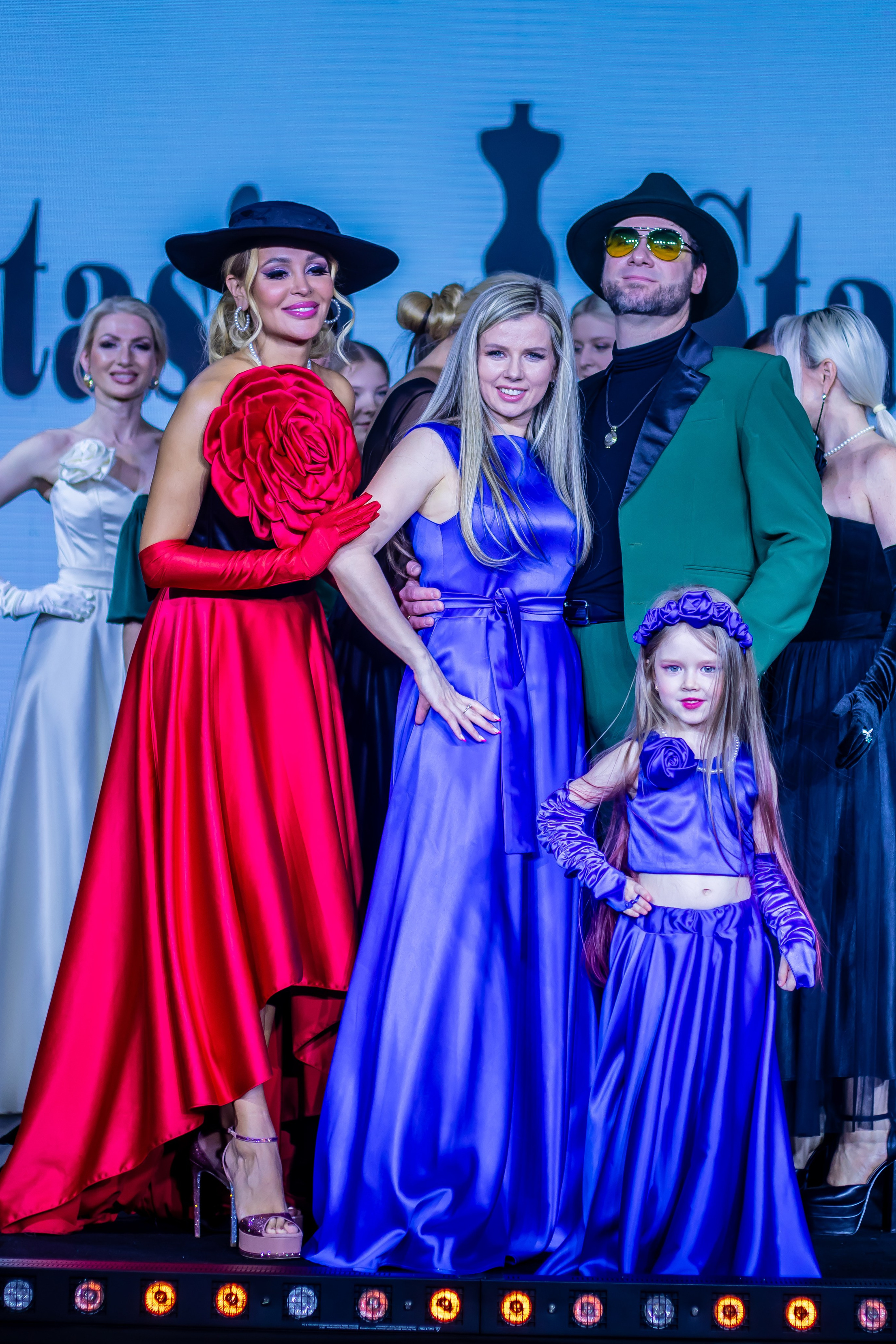 Выход моделей на подиуме — MFF RUSSIA XI сезон — фотограф Карасёва Елена