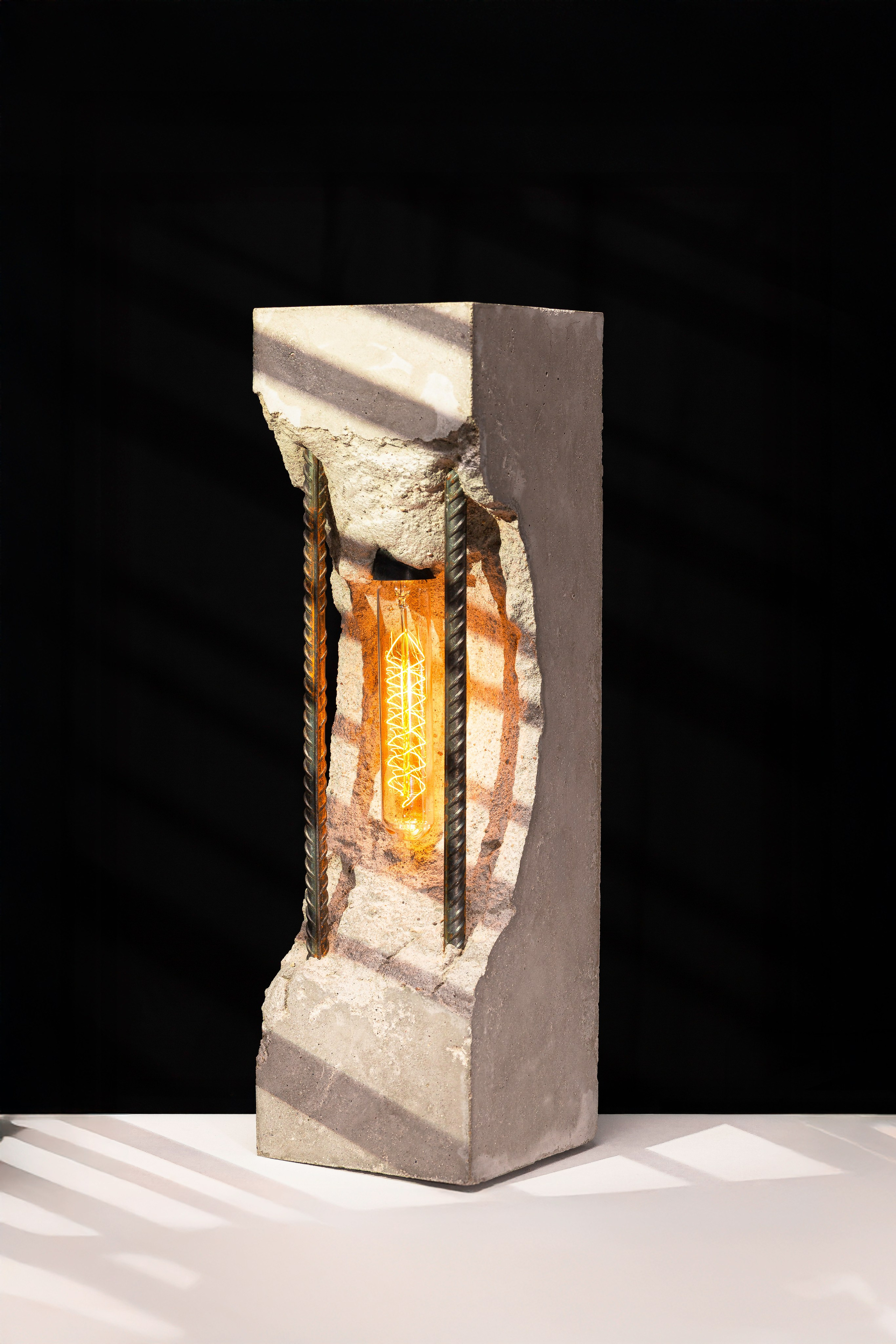 Креативная предметная фотография бетонного светильника в стиле "Лофт"