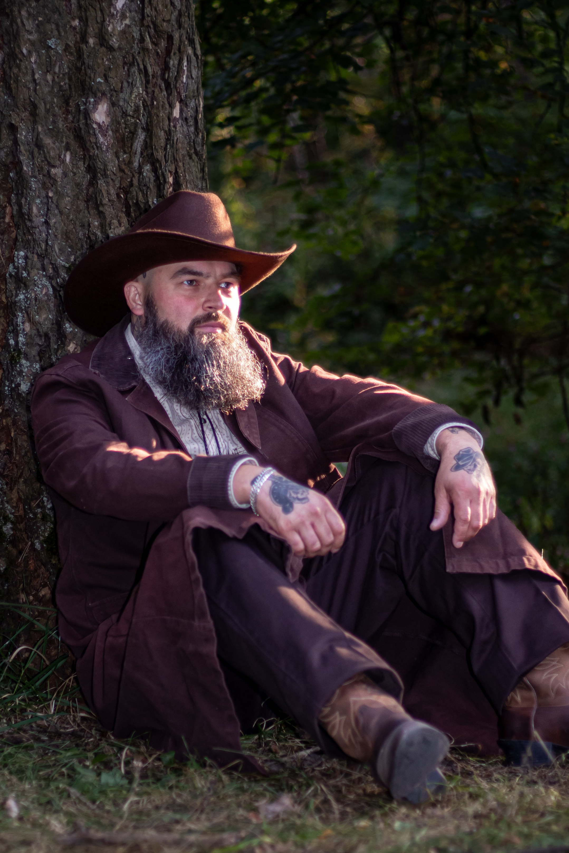 мужской портрет в ретро образе в парке, фотограф Карасёва Елена