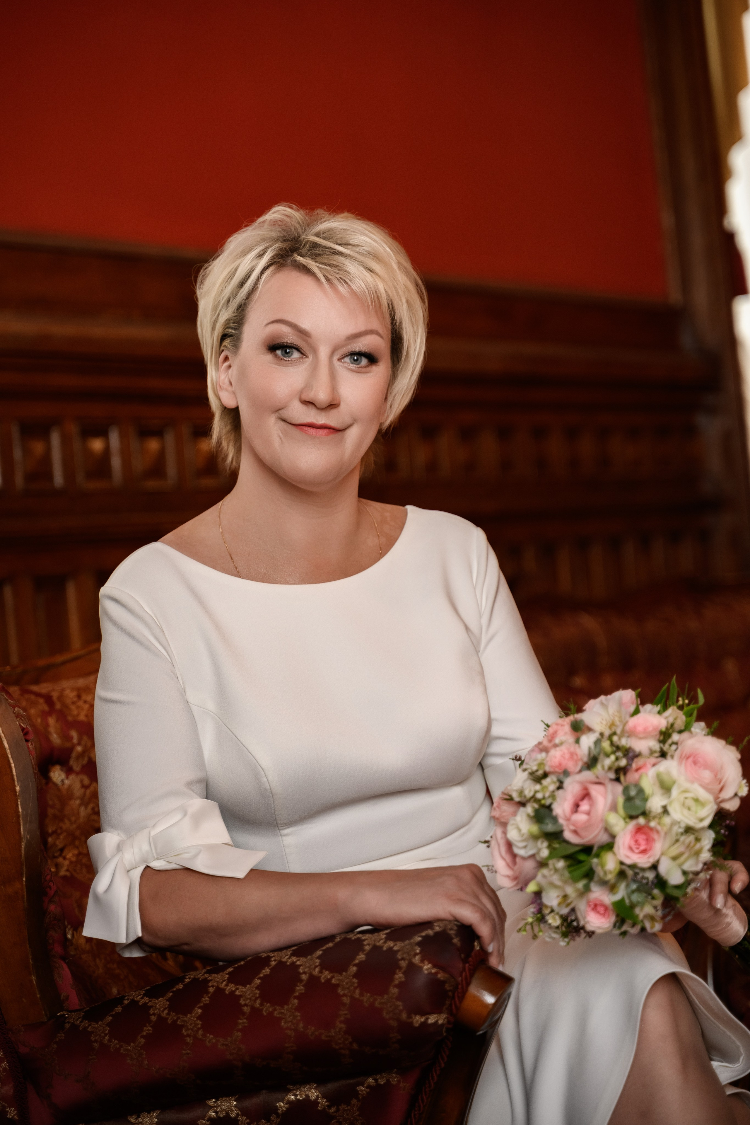 Стоимость свадебной фотосессии в Санкт-Петербурге от 3500 рублей.