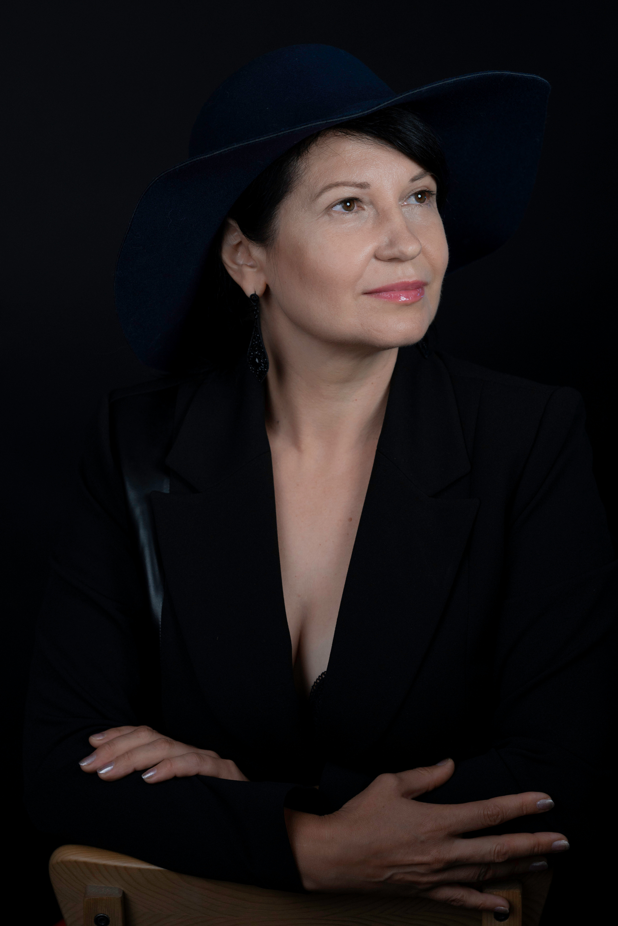 портрет женщины в шляпе