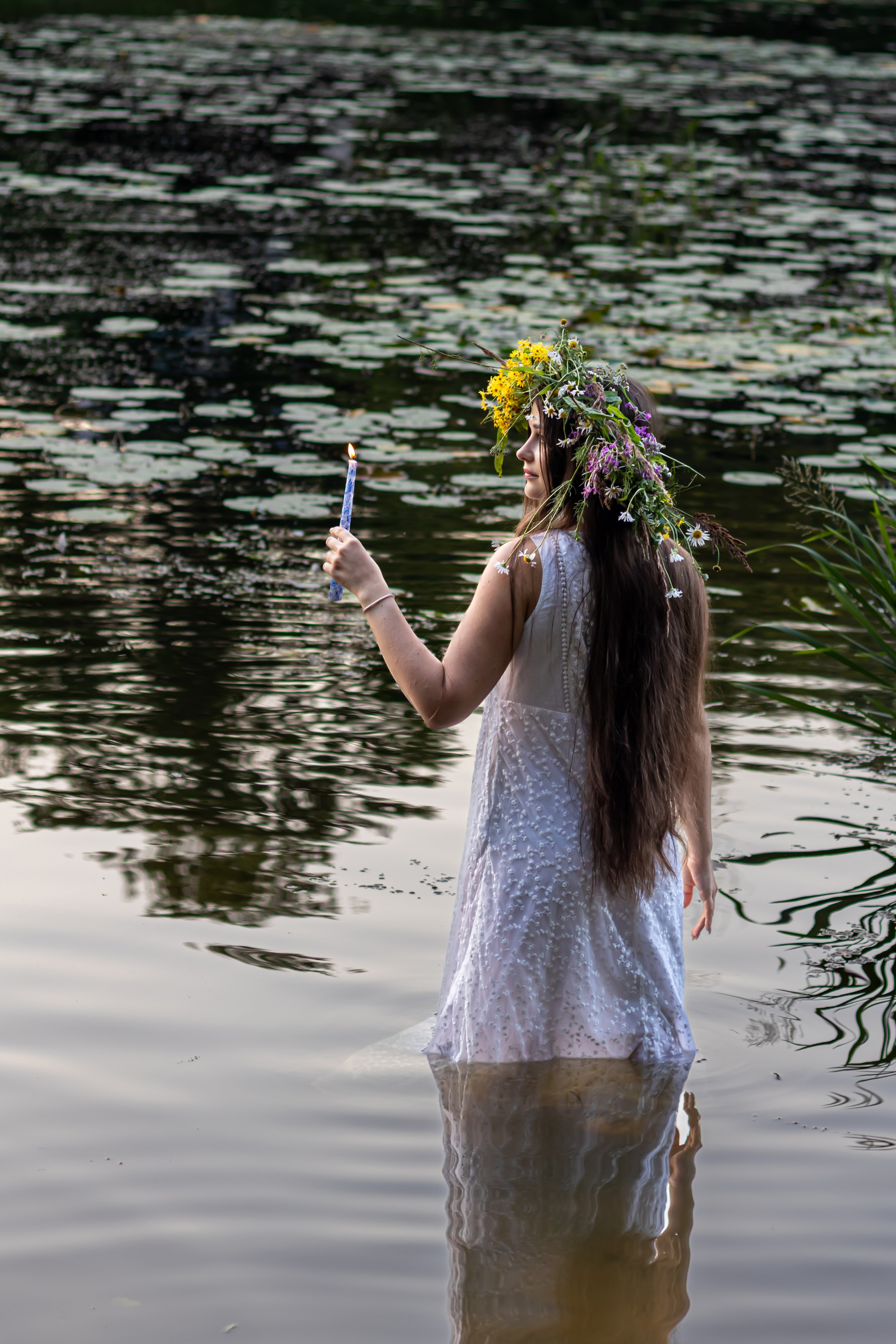 Тематическая фотосессия «Иван Купала» с девушкой в венке в воде — фотограф Карасёва Елена, Московская область Москва