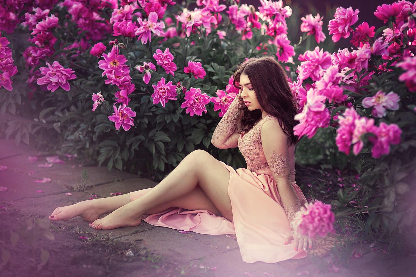Фотосессия в пионах в Москве: идеи для весенних портретов. Профессиональный фотограф в Москве. Елена Шуваева
