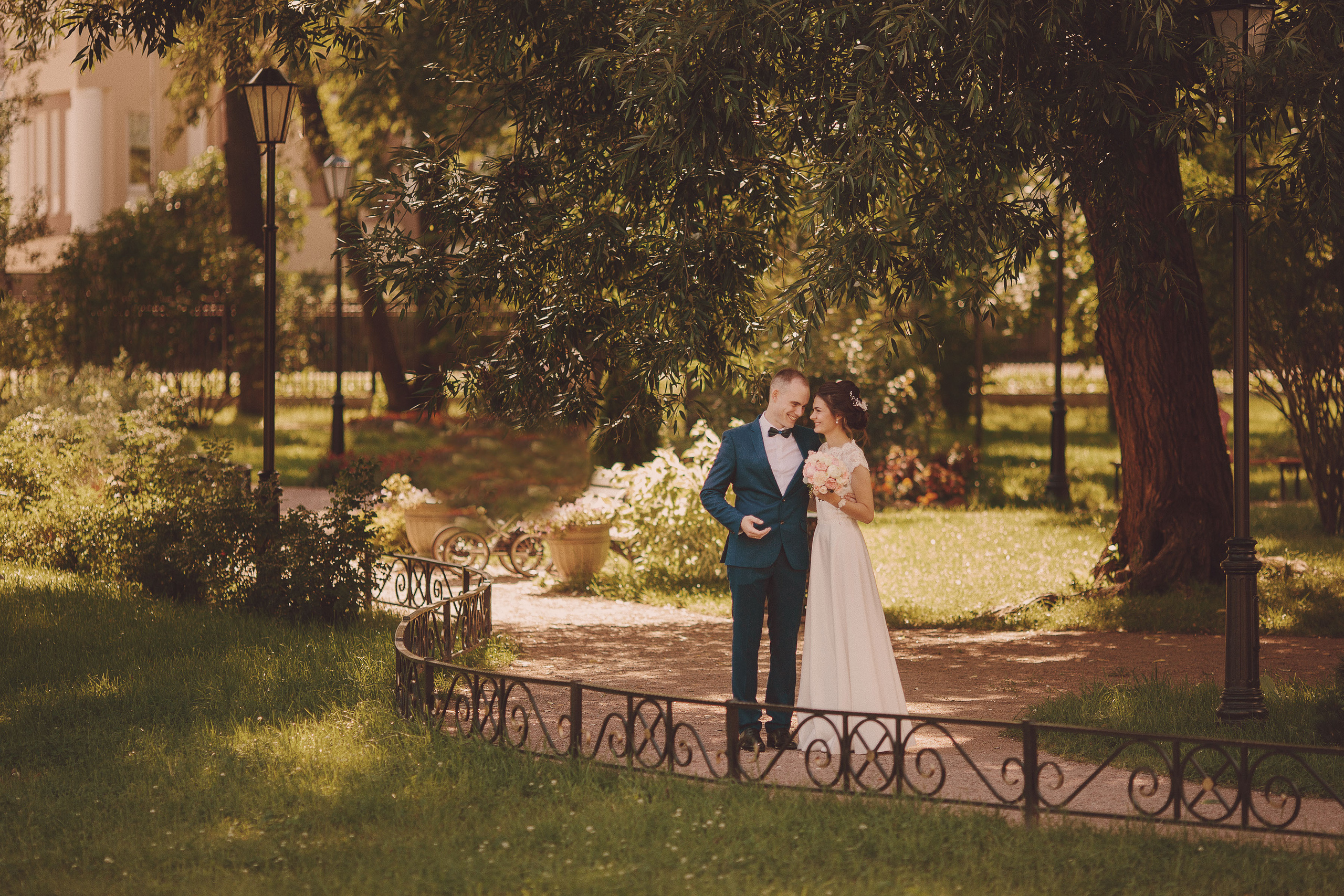 Молодожёны в Карякинском парке