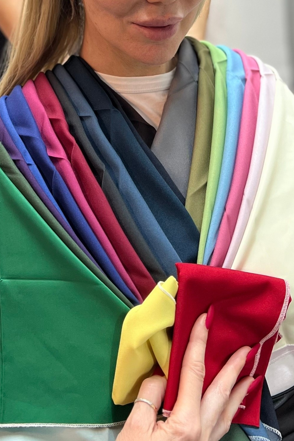 Индивидуальная Цветовая палитра в результате цветотипирования и цветового анализа, нужный цвет омолаживает, снимает усталость с лица и стирает морщинки , даёт желанный лифт эффект лица,  нужно сделать один раз в жизни чтобы узнать именно свои цвета