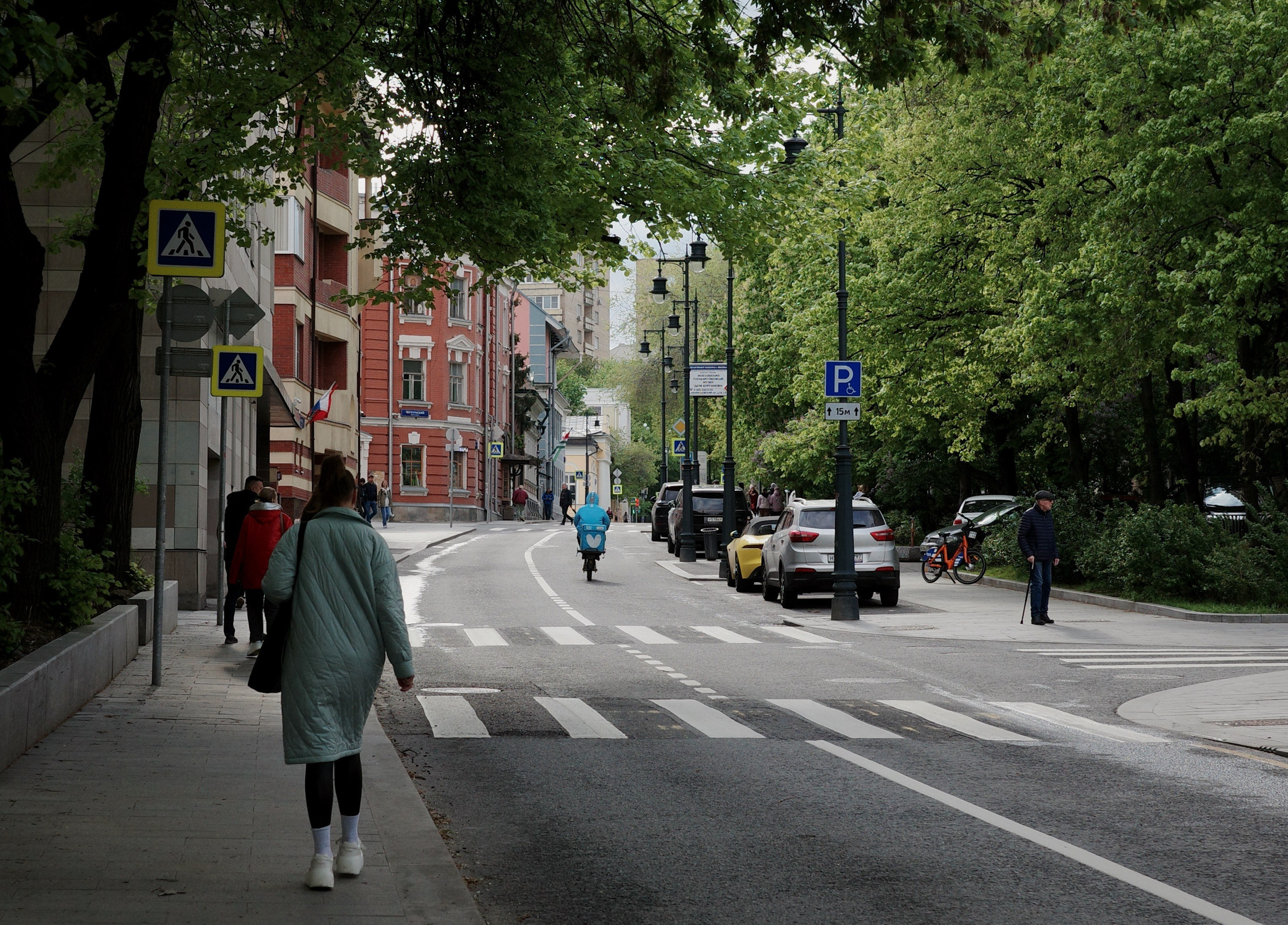 Москва начала мая: подготовка к 9 мая, ГЭС-2, набережные, Пречистенка и Храм Христа Спасителя. Проект «Фотокладовка»: блог уличной фотографии в формате street photo