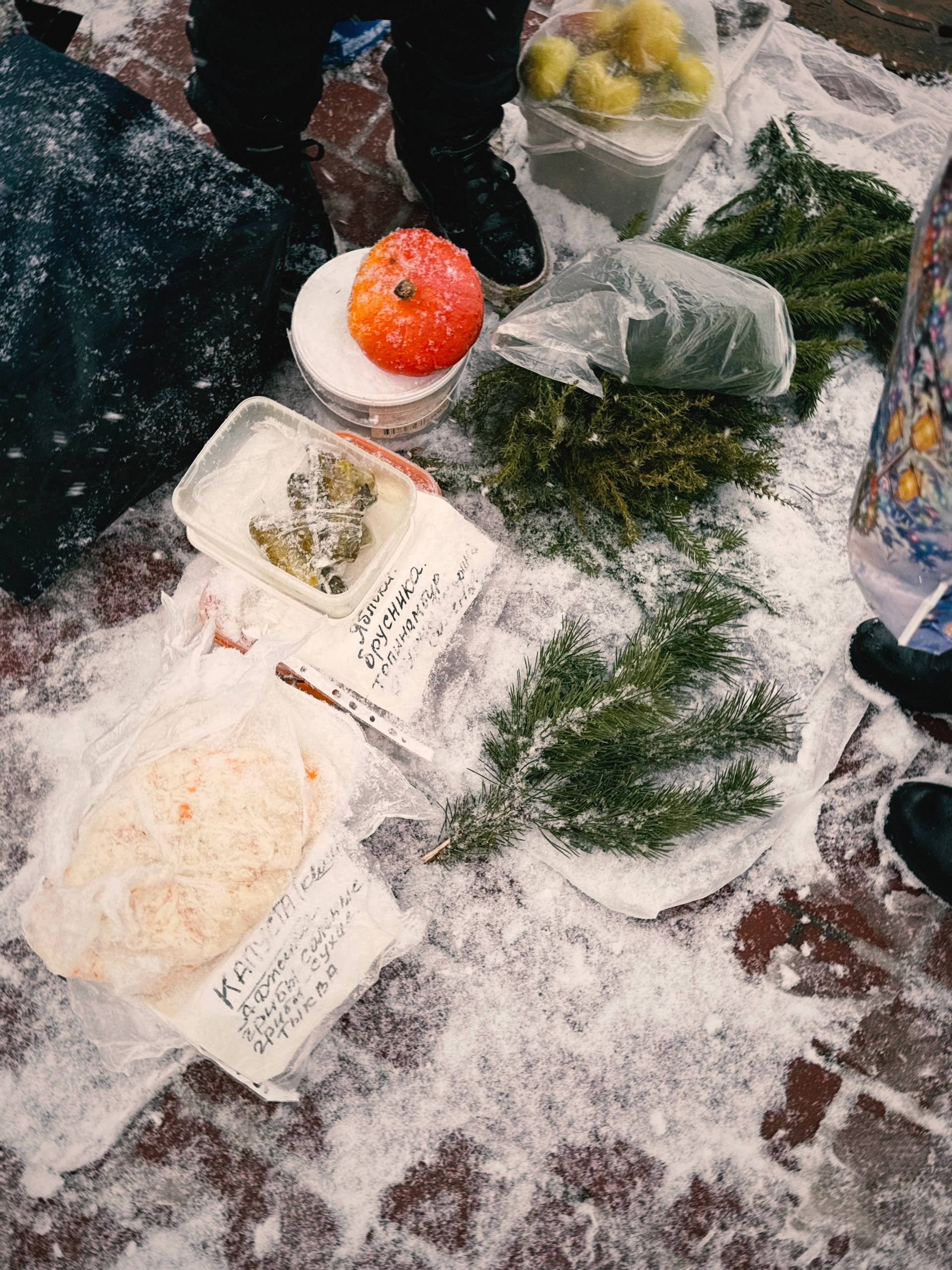 Свадебный фотограф в Санкт-Петербурге снимает зимнюю фотосессию