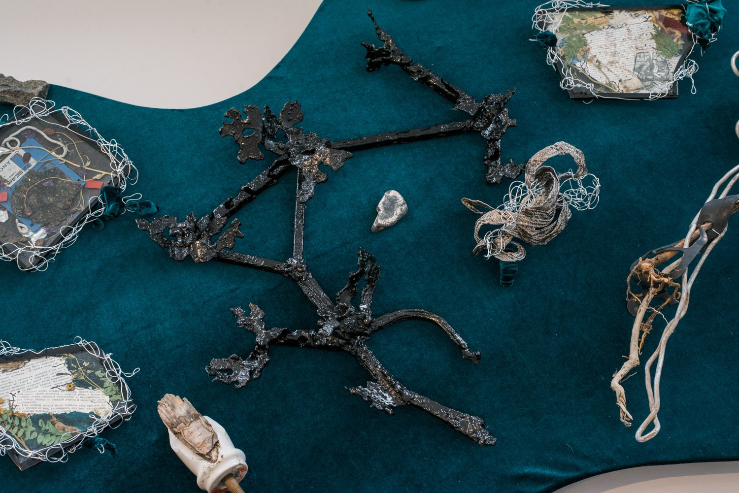 ''Как отрастить кожу'' выставка Яны Васильевой в ''Сиянии'' 8.06-1.08