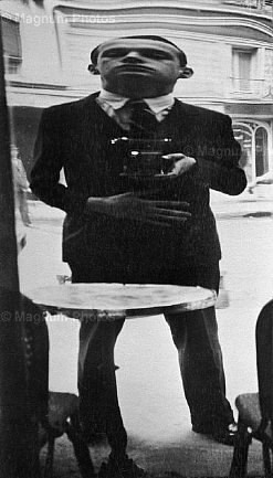 Анри Картье‑Брессон (1908-2004) — легенда мировой фотографии, основоположник уличной и репортажной съёмки.