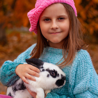 Детская фотосесия с кроликом.