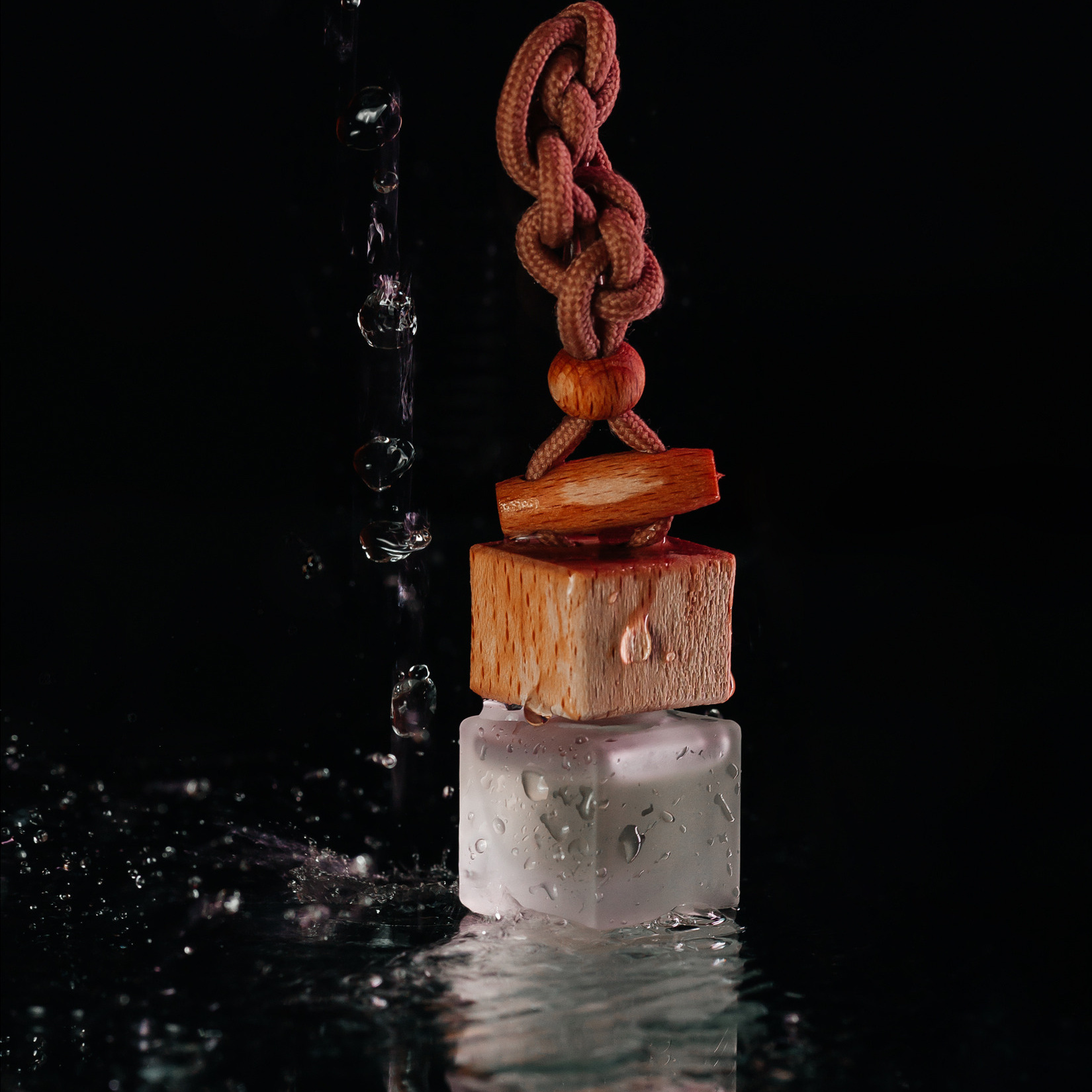 Рекламное фото амортизаторов для карточки маркетплейсов