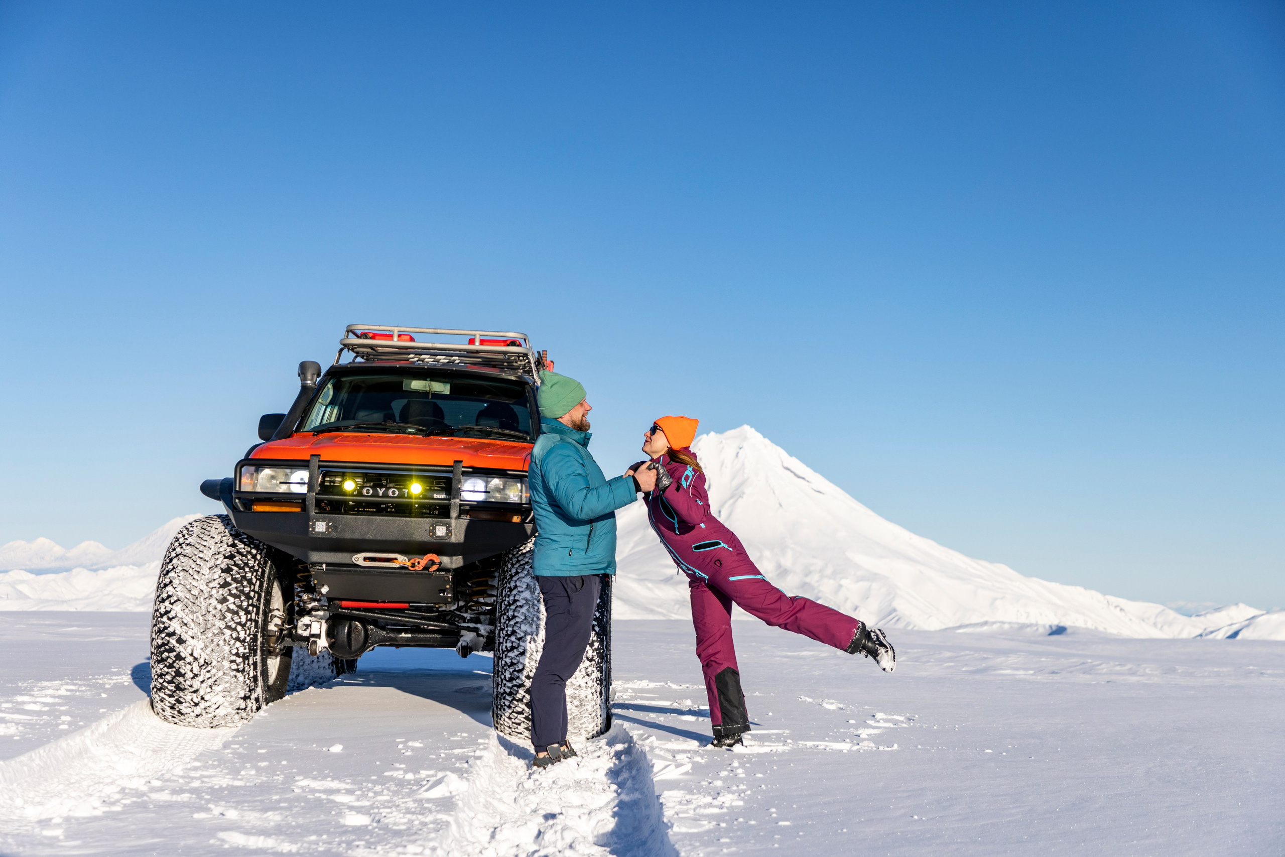 Вездеходный тур на Мутновский вулкан — кальдера вулкана, фумаролы, замерзший водопад. Время Камчатки: чтобы найти свой путь, нужно скорость умножить на время