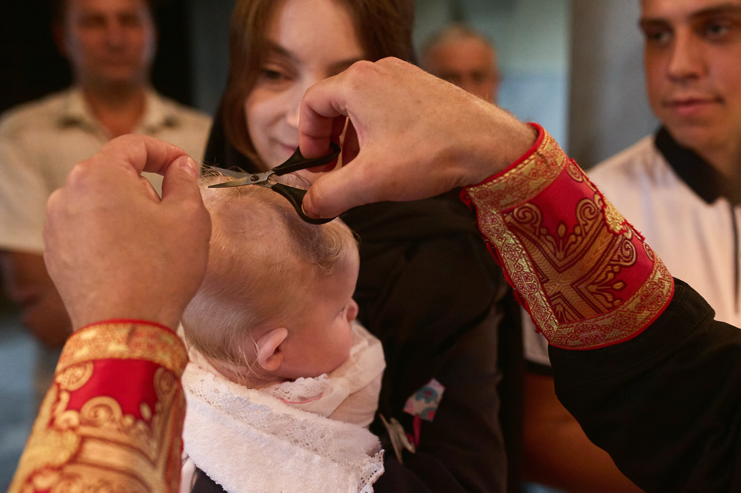 Репортажная съёмка таинства крещения ребёнка