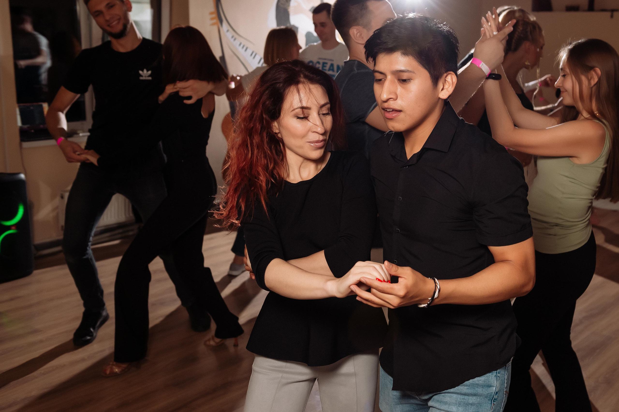 Школа социальных танцев Casa Latina. Репортажный и свадебный фотограф в Курске Борис Захарчук