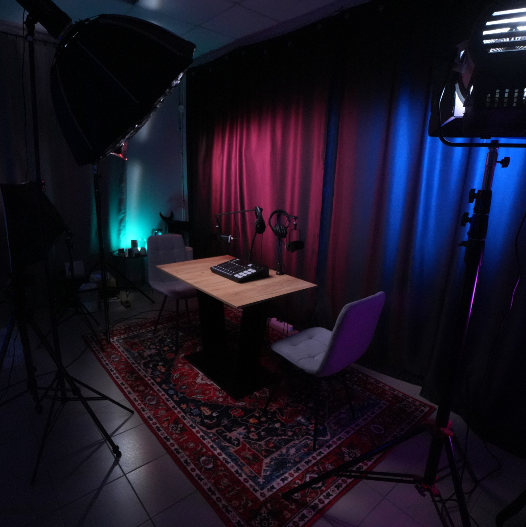 ЯрПодкаст — студия подкастов и видео в Ярославле.Создаём контент, который работает: подкасты, интервью, видео для брендов, блогеров и экспертов.🎧 Запись, монтаж, оформление под ключ.🖥 Современная студия, уютная атмосфера, качественный звук.👉 Забронируй студию — и пусть твой контент зазвучит профессионально.Теги:студия подкастов , видеостудия, контент-студия , подкасты Ярославль видеосъёмка Ярославль, запись подкаста, видеостудия в Ярославле, видеосъемка в ярославле, съемка reels в Ярославле, рилсмейкер в ярославле, запись видеокурса в ярославле