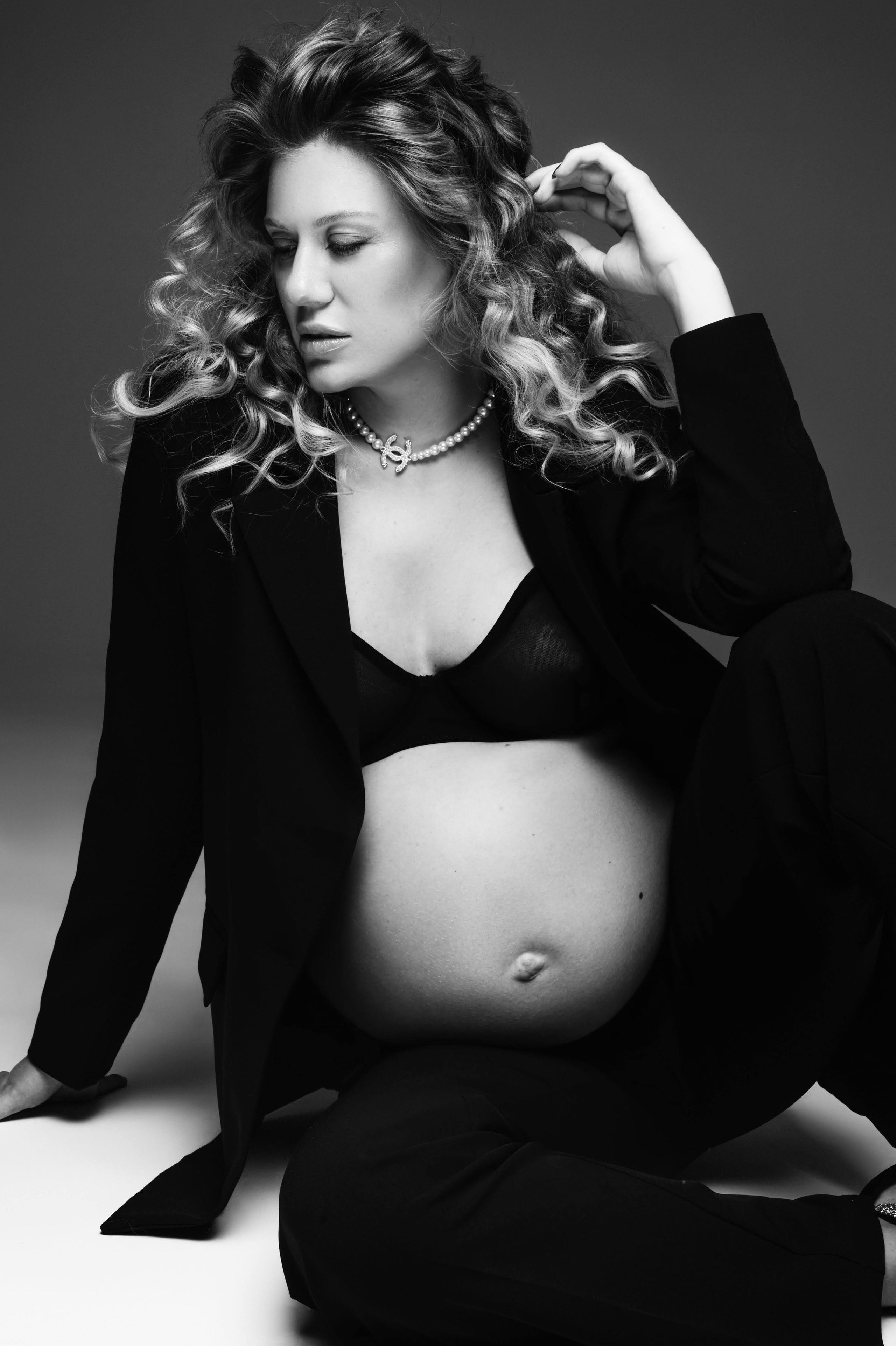 Услуги. Профессиональный фотограф беременности в СПБ. Стильные фотосессии беременности в стиле минимализм и классическая фотография