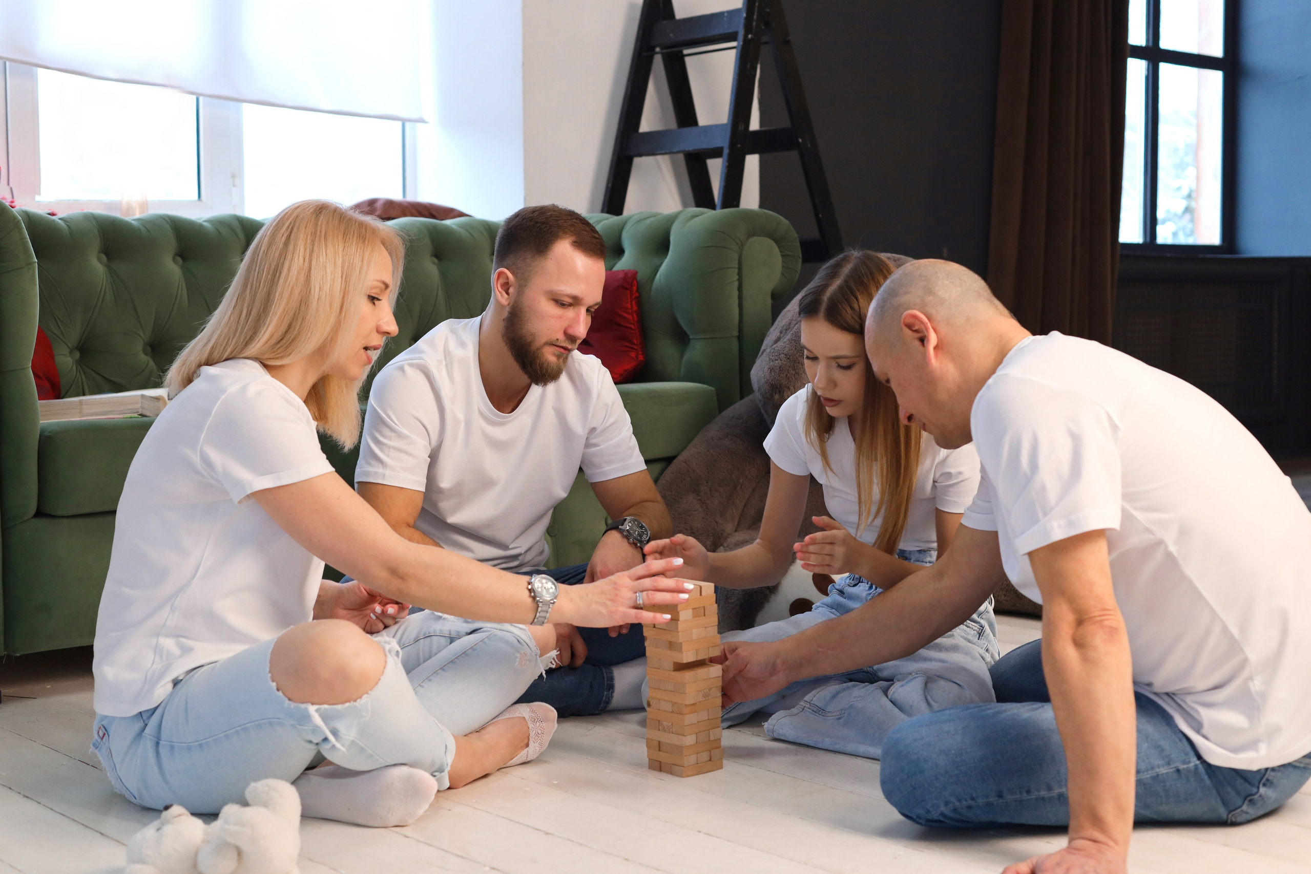 Семейная съёмка в студии Краснодара, совместные семейные игры с детьми