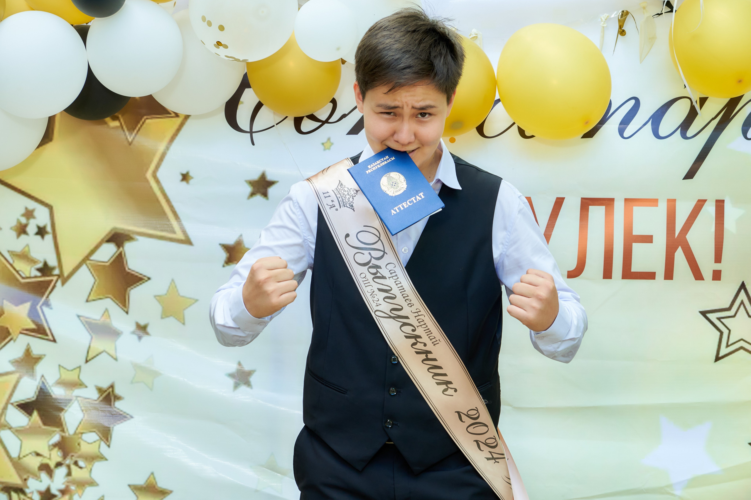 УСЛУГИ 9-11 КЛАССЫ. Школьный фотограф в Уральске, студия | Классный Школьный Альбом