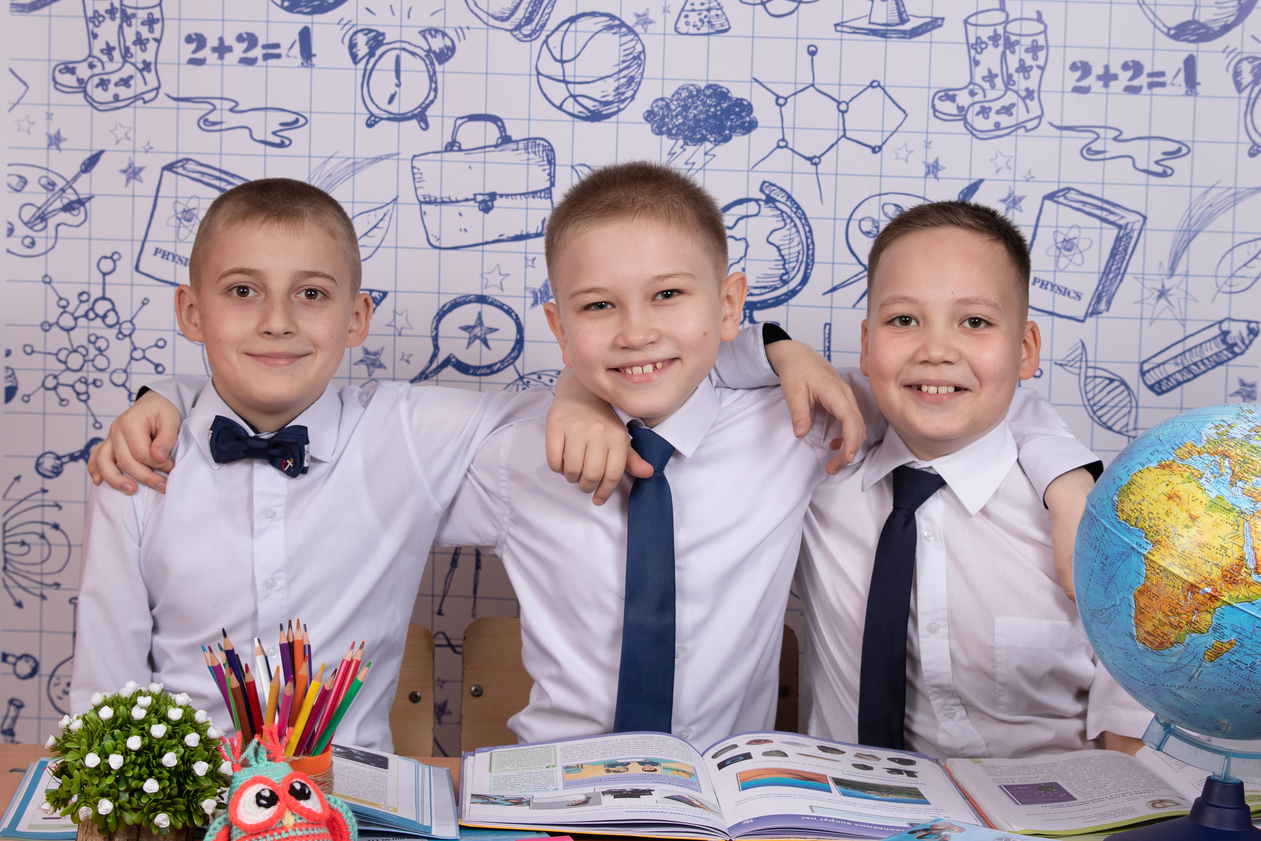 Стильные, современные фотокниги для школьников Алматы. Детский фотограф в Алматы, виньетки, выпускной альбом Алматы