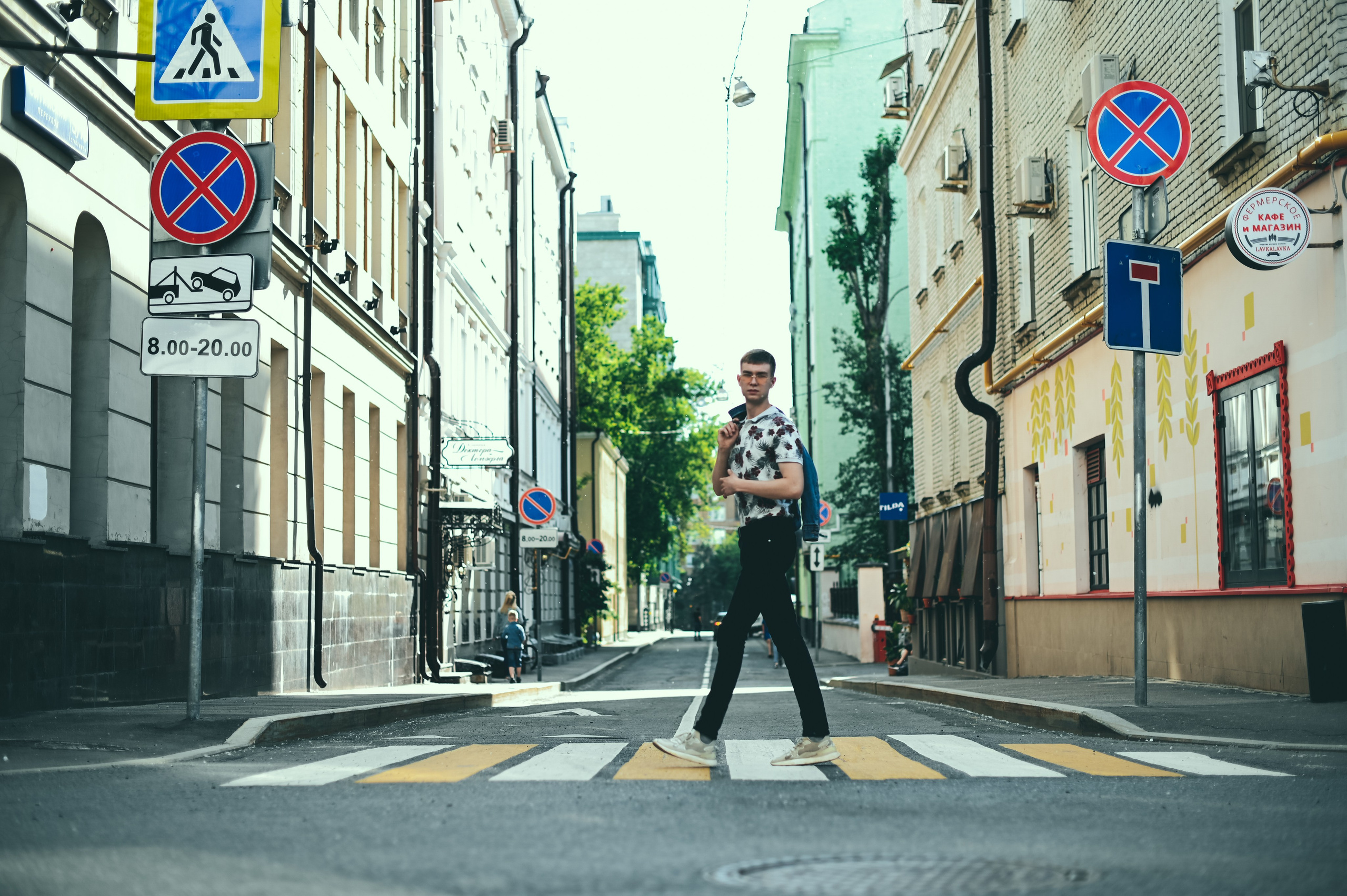 Получите идеальные снимки с помощью советов для фотосессии: доверьтесь процессу, выберите комфортную одежду, будьте собой и следуйте простым указаниям фотографа, чтобы раскрепоститься и выглядеть естественно.