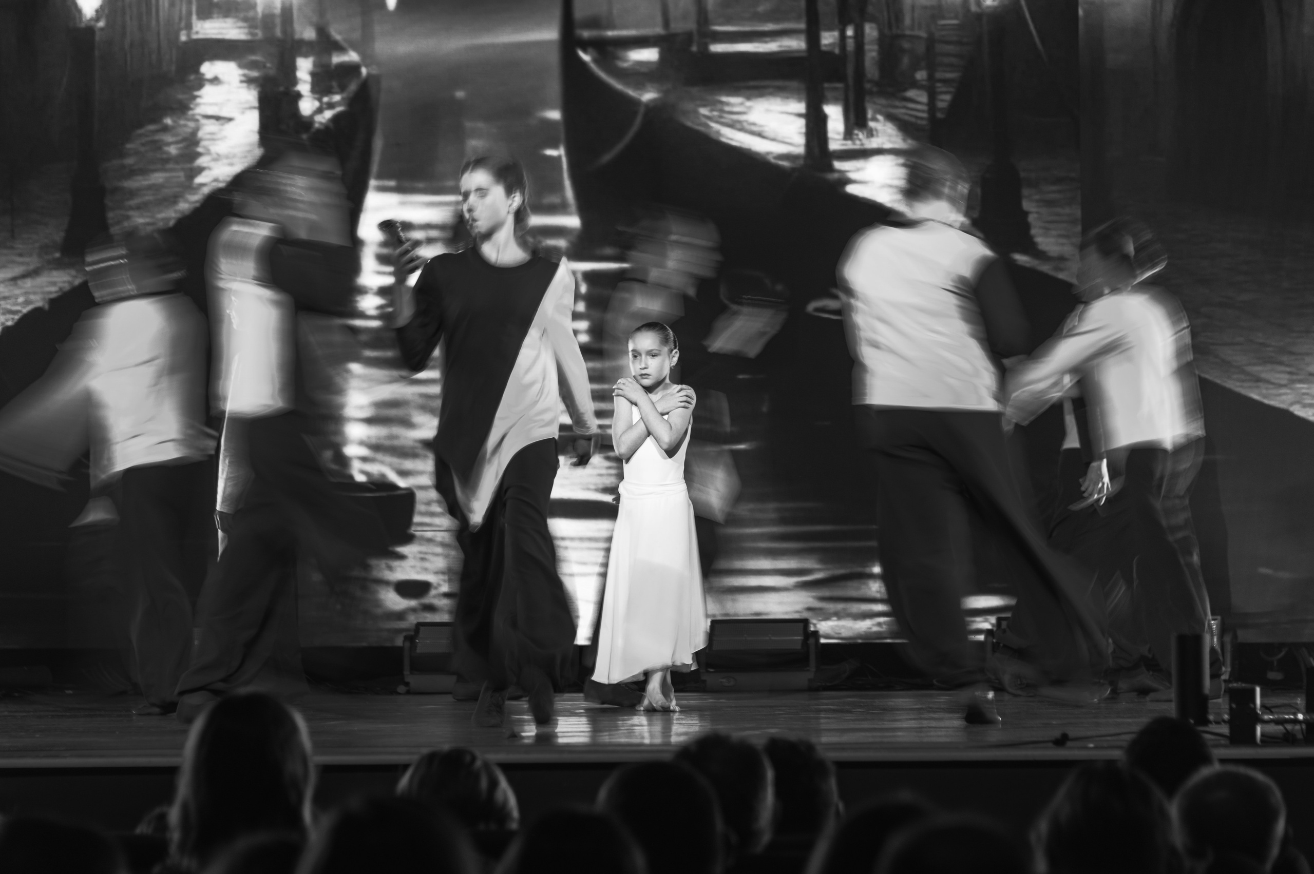 социально-гуманитарный проект Быть непризнанным. автор проекта фотограф Роман Адлер. Фотопроект о той жизни, где её официально быть не должно — в непризнанных республиках, на спорных территориях.