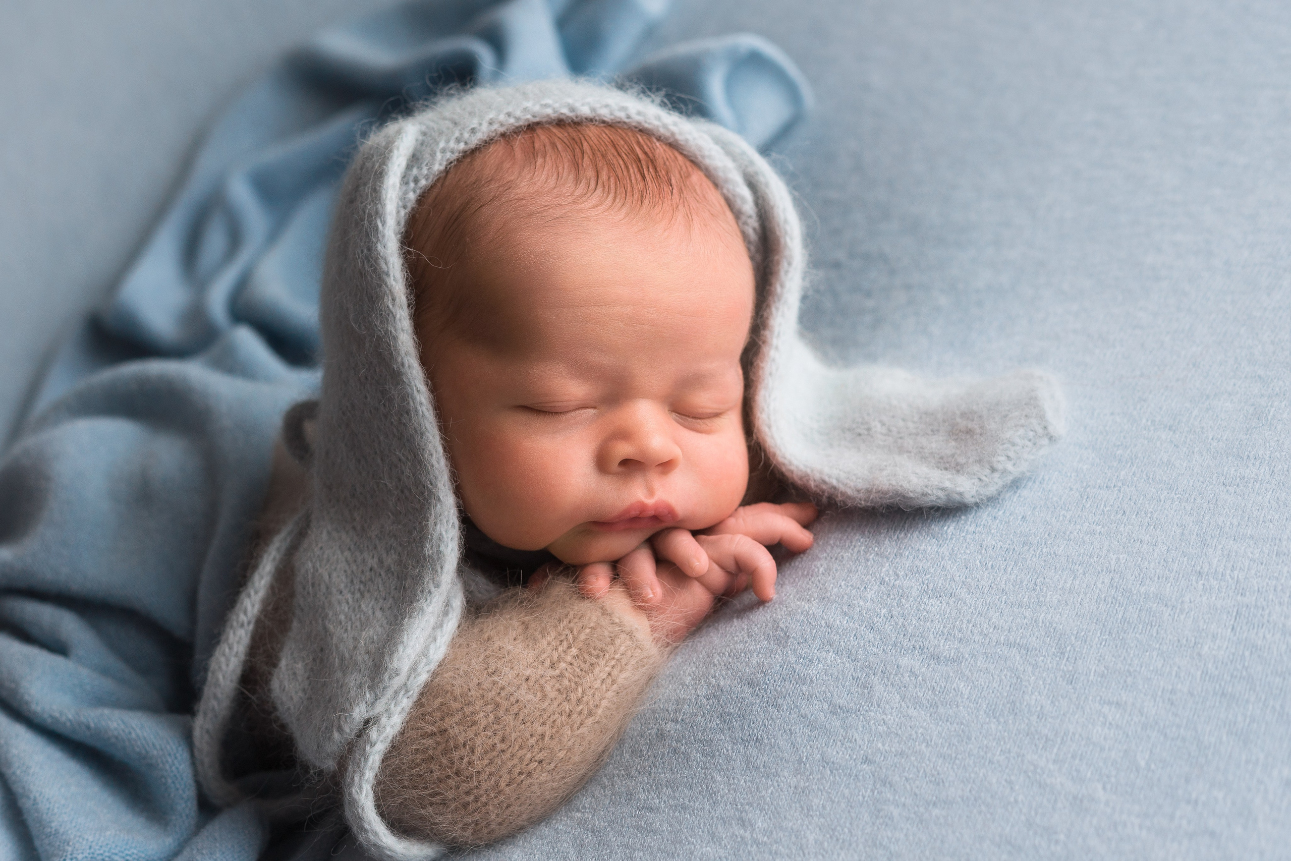 детская фотосессия до года в минималистичном стиле