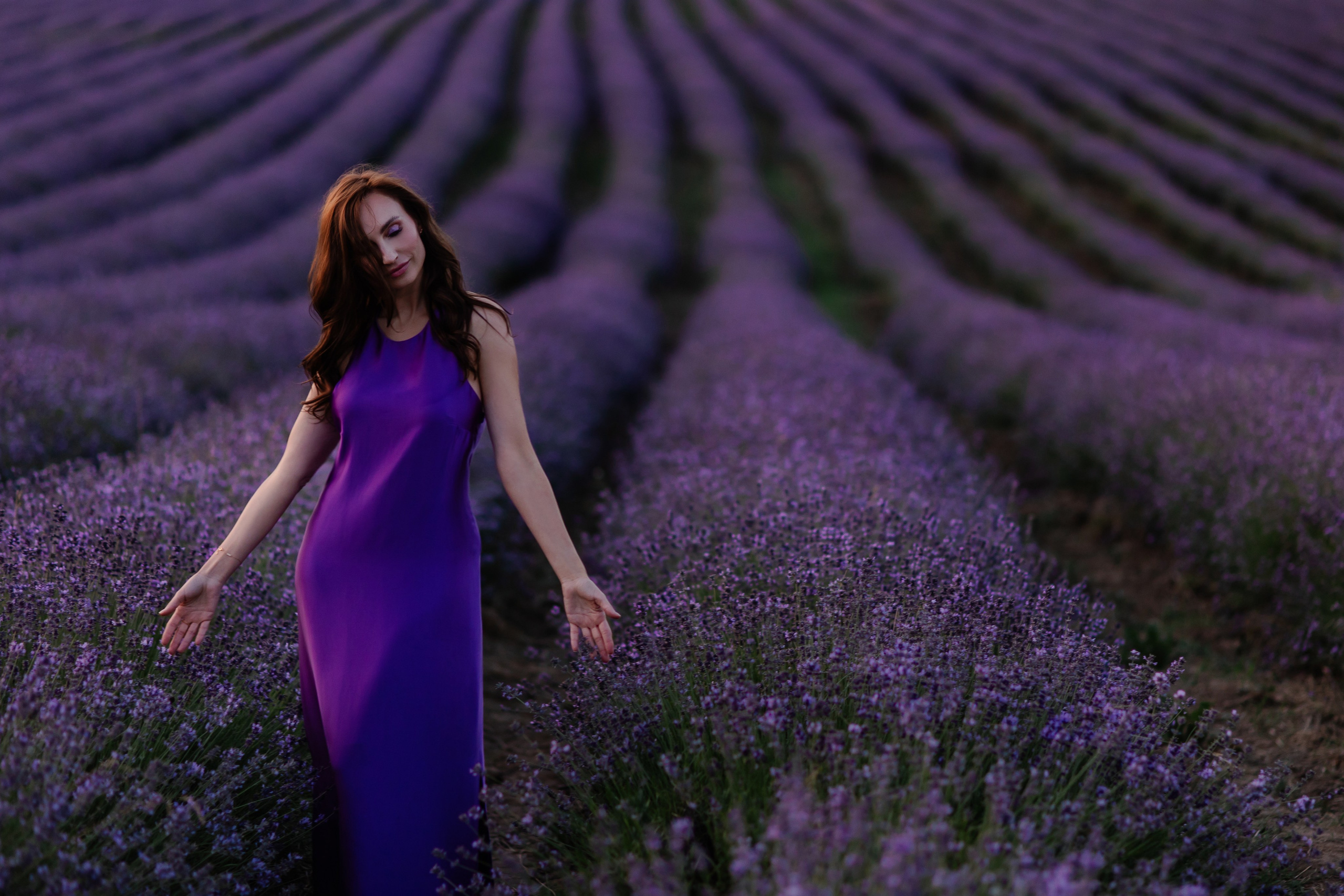 Fotoshooting im Lavendelfeld bei München – Familien-, Paar- & Babybauchfotos. Fotografin in München Dasha Antipina