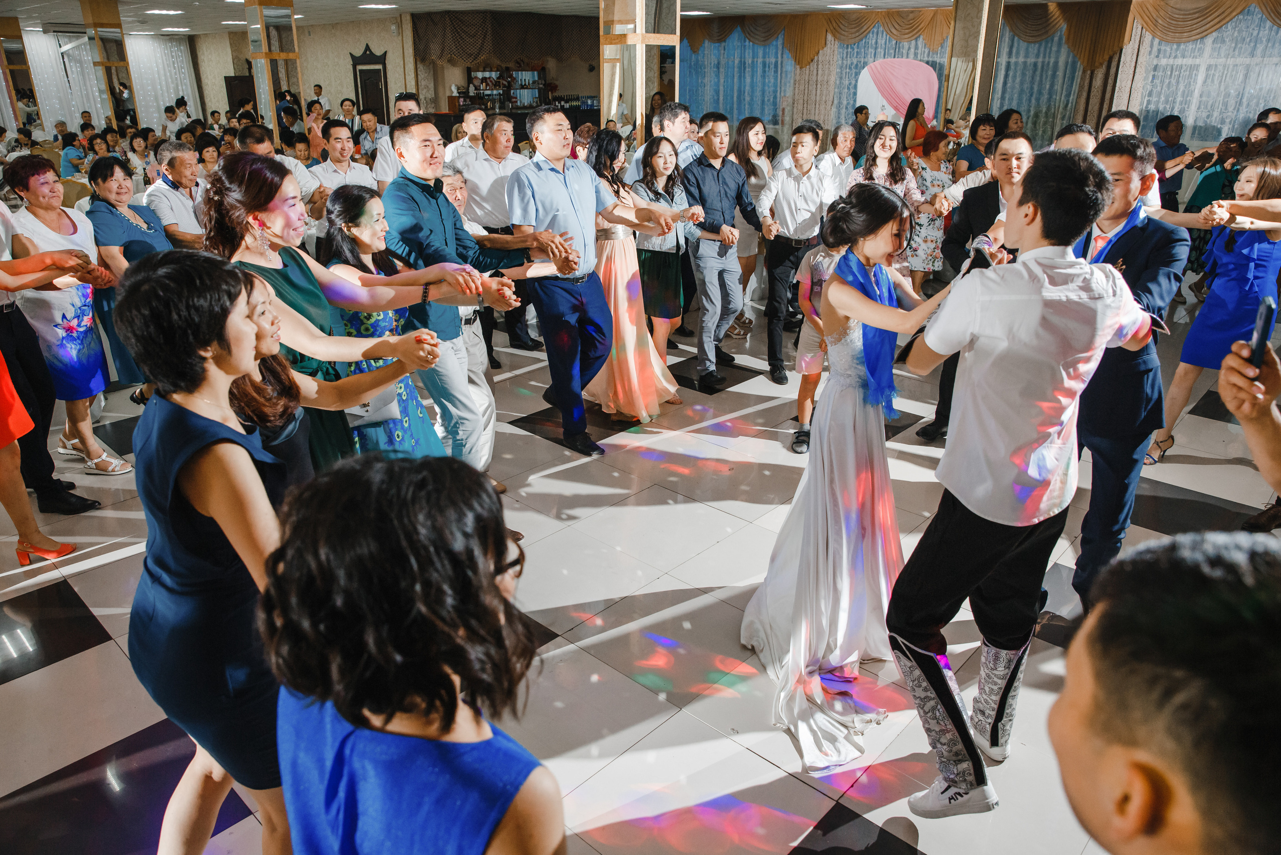 Фотограф на свадьбу. Фотограф и видеограф в Улан-Удэ: Аюна Габагуева и Артём Шаханов