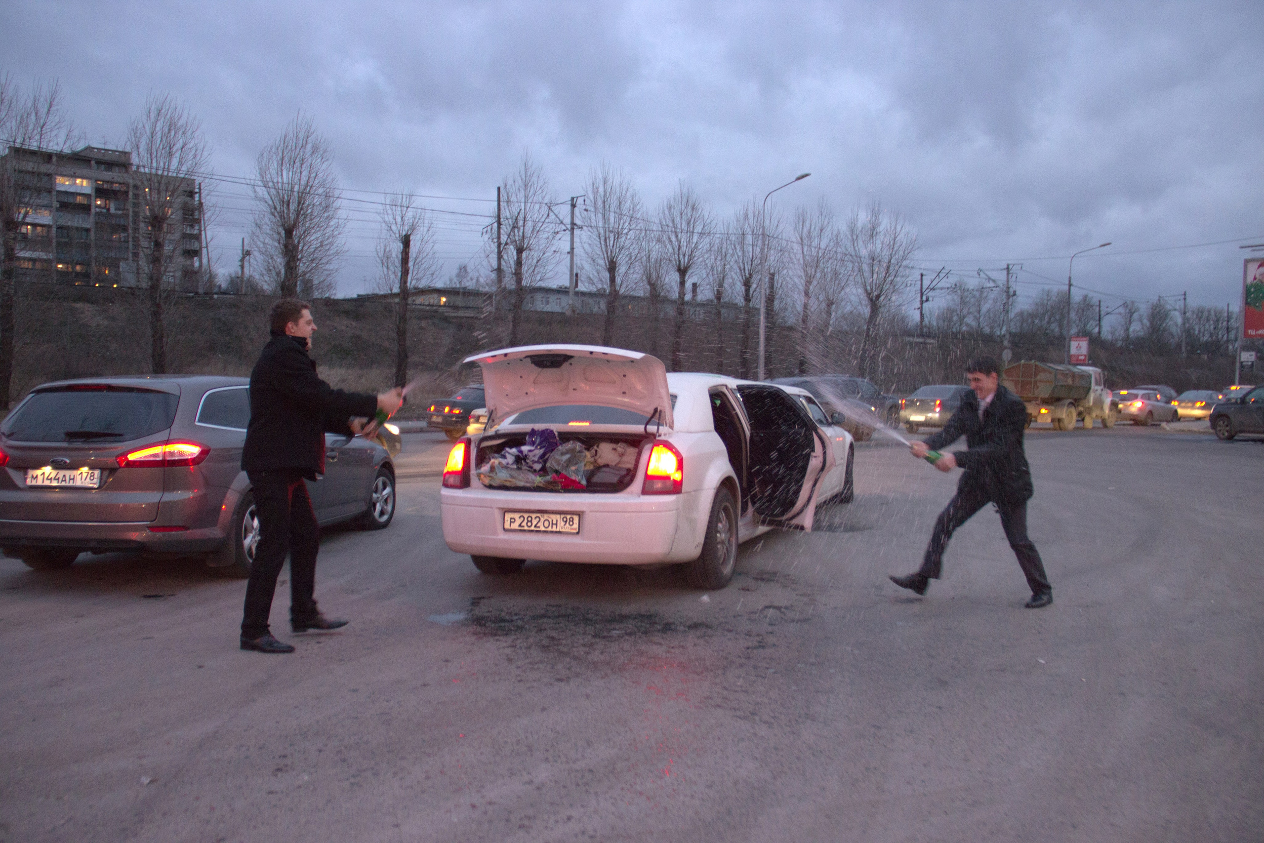 Фото (Свадьба). Фото и видео съемка в Москве: Одежда, обувь и аксессуары; Еда и продукты питания; Мототехника; Электро и бензо инструменты; Бытовая техника