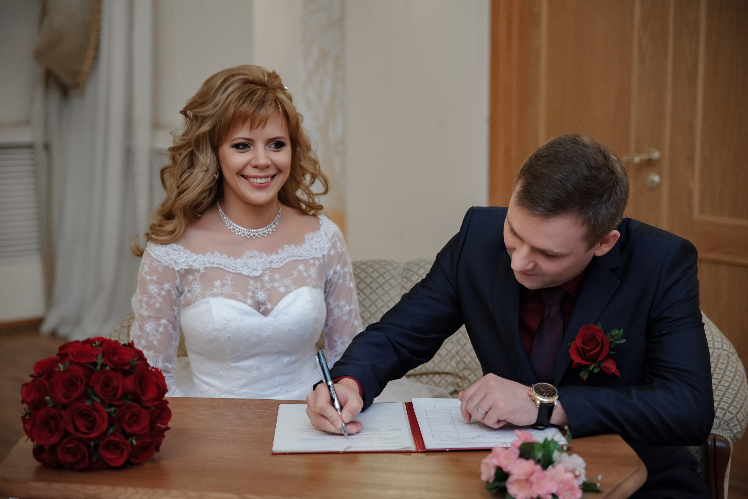 Свадебный фотограф Алексей Лукин на регистрацию брака в ЗАГС на час цены. Фотосъёмка в загсе СПб и ретушь фотографий. Свадебная видеосъёмка. Фотограф Алексей Лукин. Свадьба, мероприятие, корпоратив, юбилей, фотосессия, портрет. Фотосъёмка в Санкт-Петербурге. Ретушь фотографий