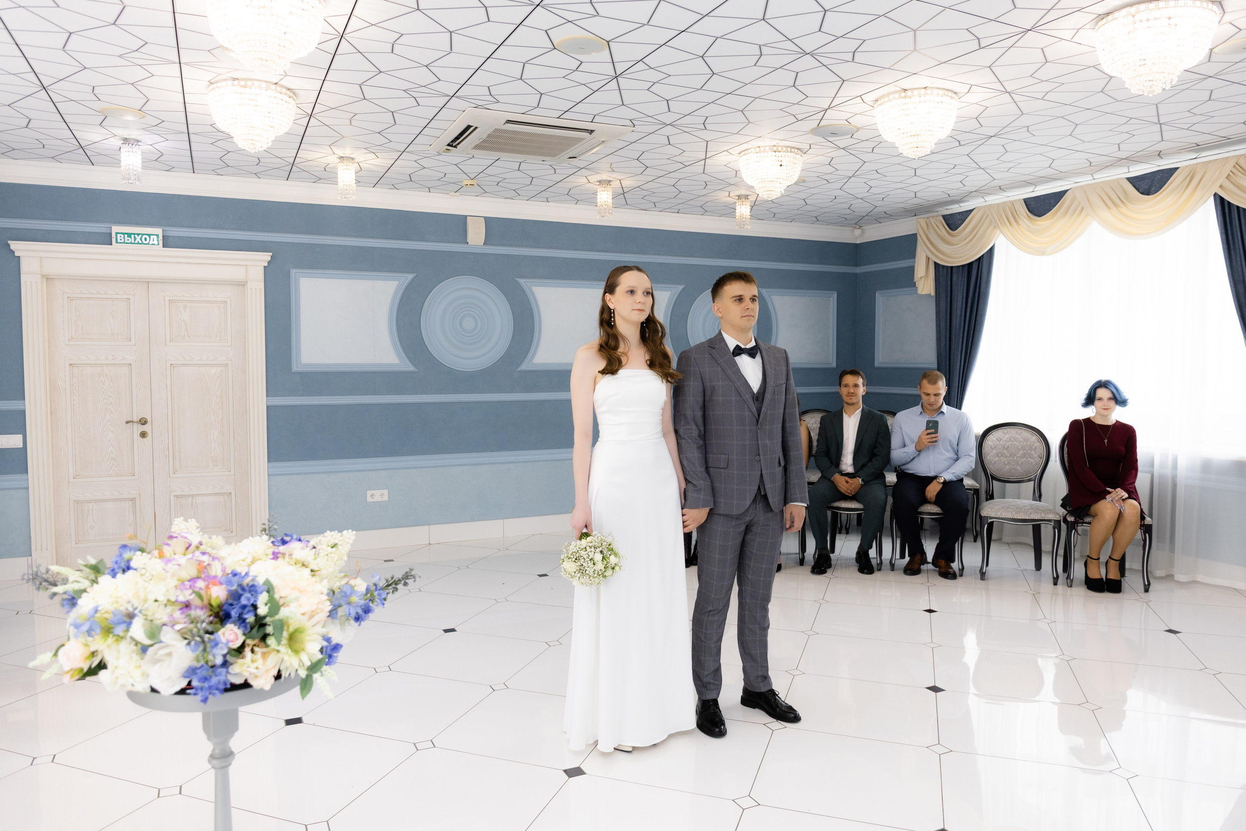 Гайд-путеводитель по Центральному ЗАГСу. Свадебный и портретный фотограф в Новосибирске Любовь Исакова