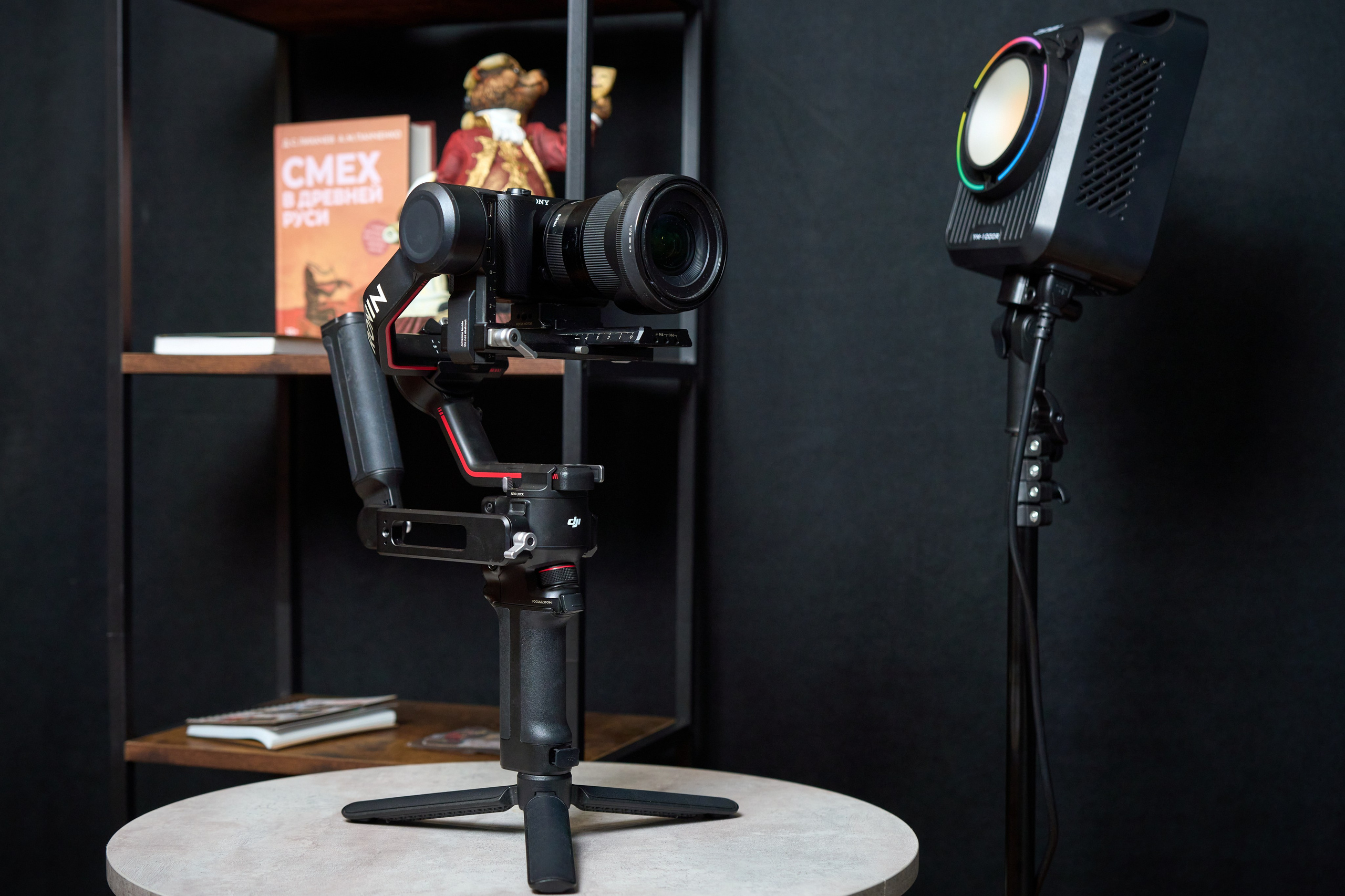 Профессиональный трехосевой стабилизатор для камеры с моторами и системой балансировки