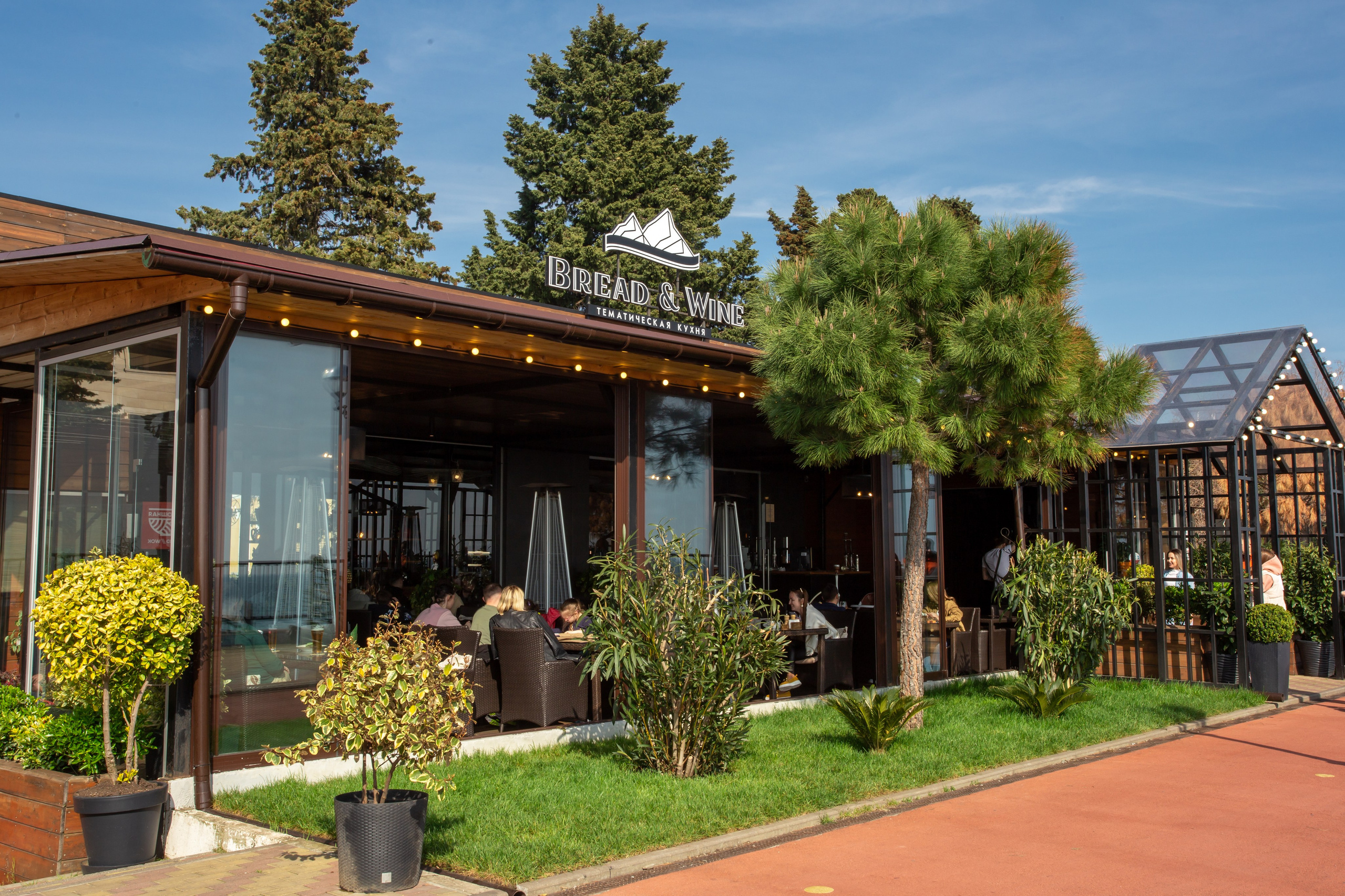 Не только еда: зачем снимать интерьер и атмосферу вашего заведения. Предметный и фудфотограф в Сочи Дарина Погодаева