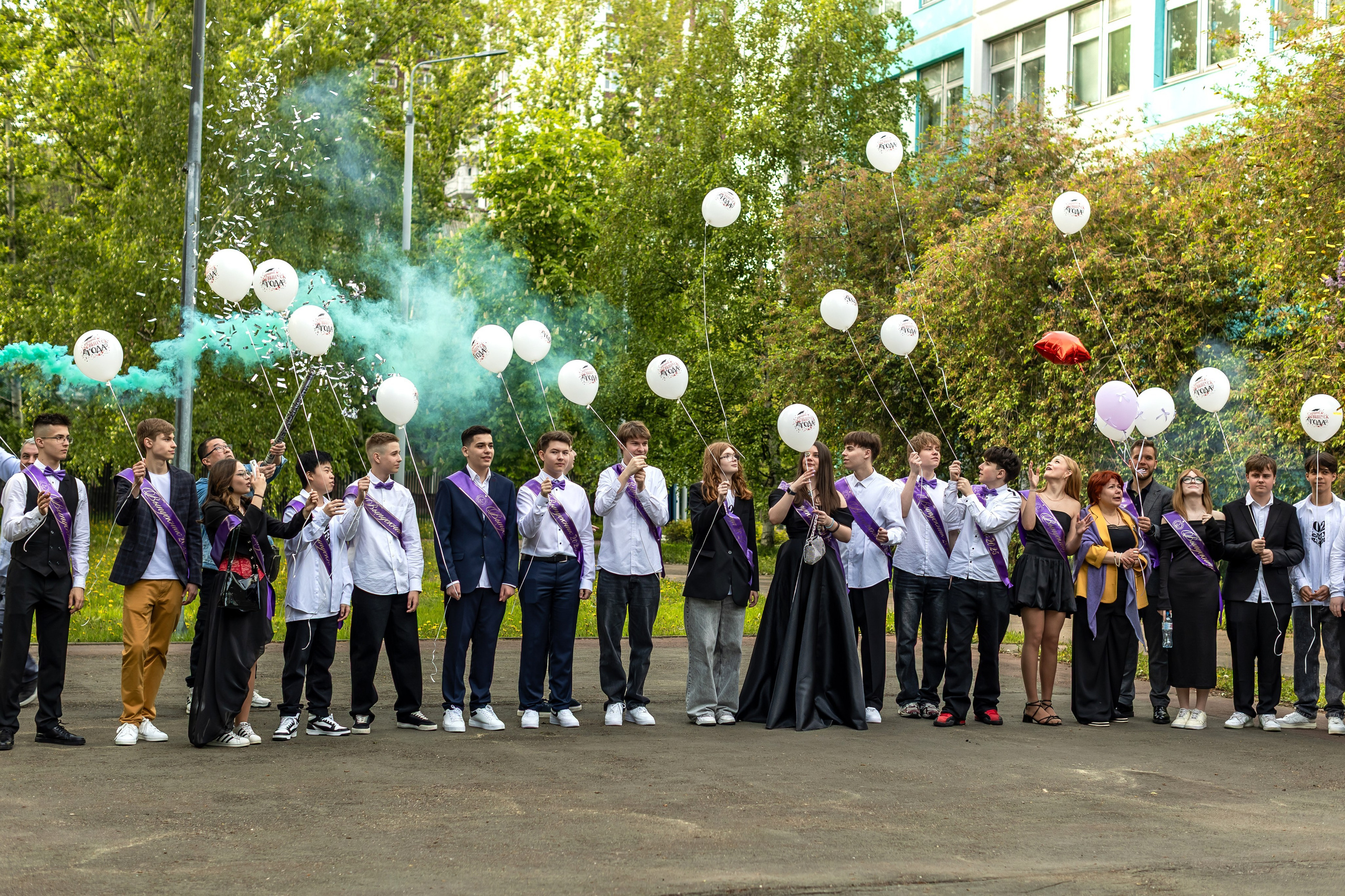 ВЫПУСКНОЙ в школе. Фотограф и видеограф Москва. Свадебный фотограф, видеограф. Выпускные альбомы. Оживающие альбомы