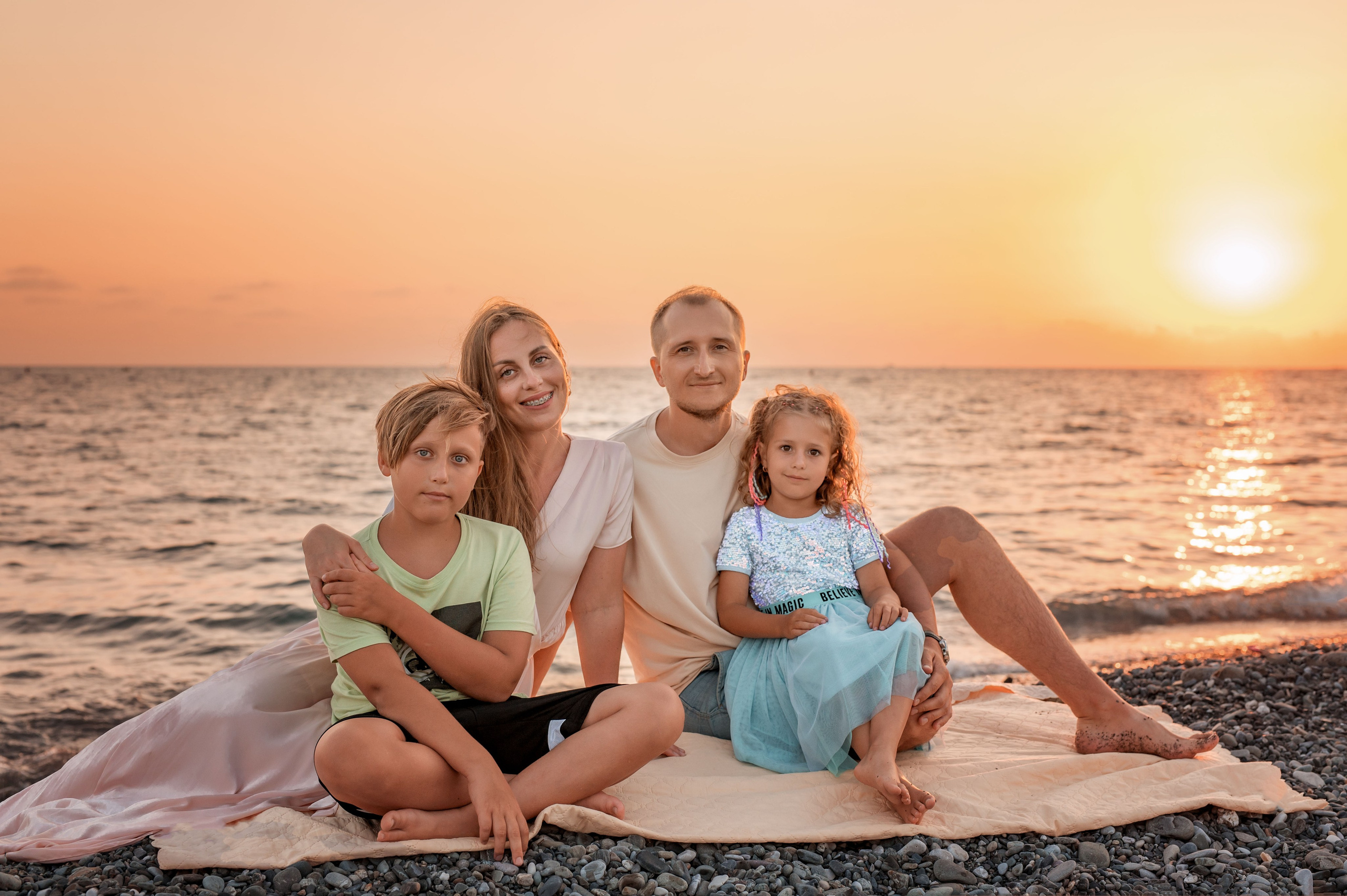 Семейная фотосессия на закате в Сочи