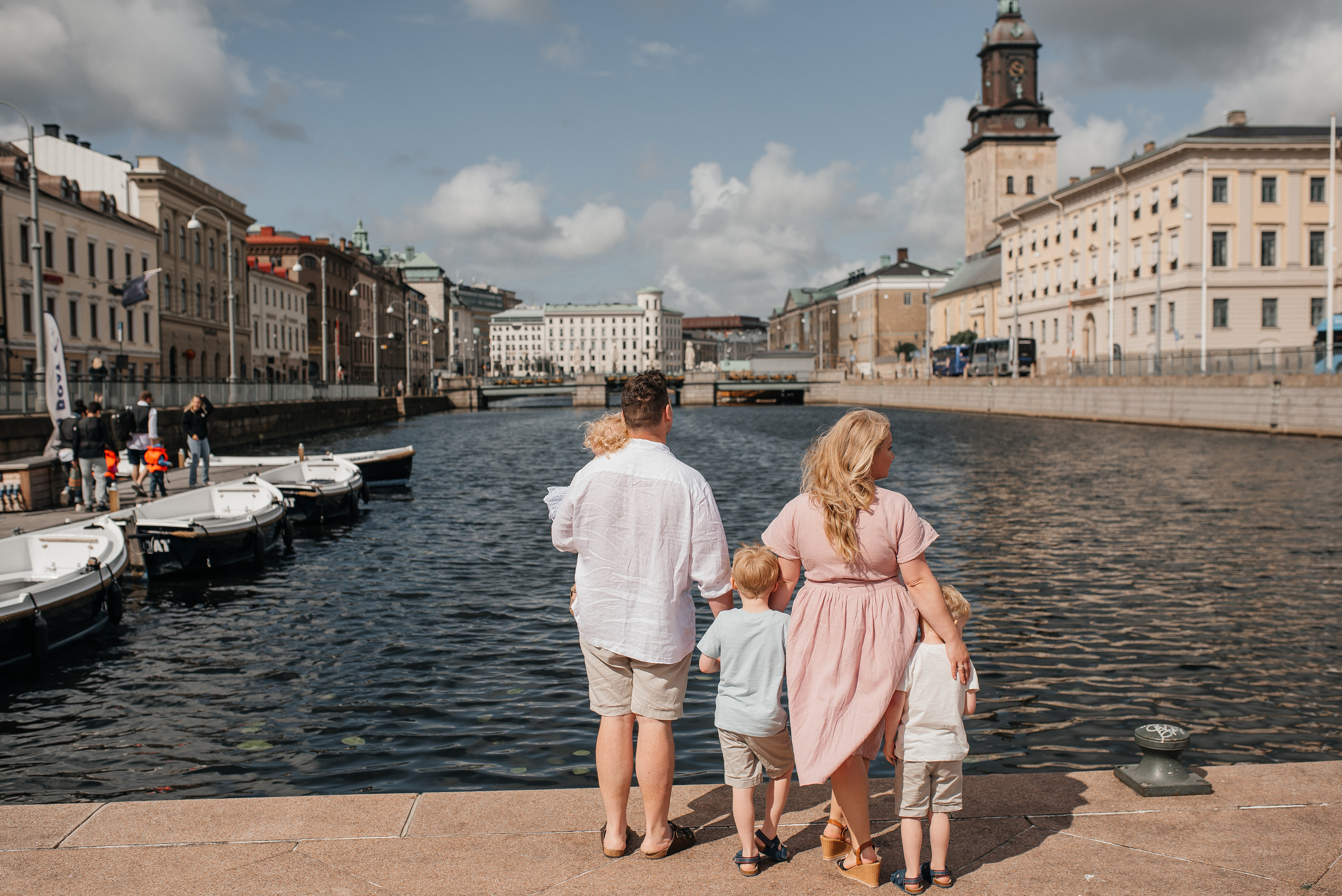 Places in the center of Gothenburg for a photo shoot. Bröllops- och familjefotograf i Halmstad | Valentina