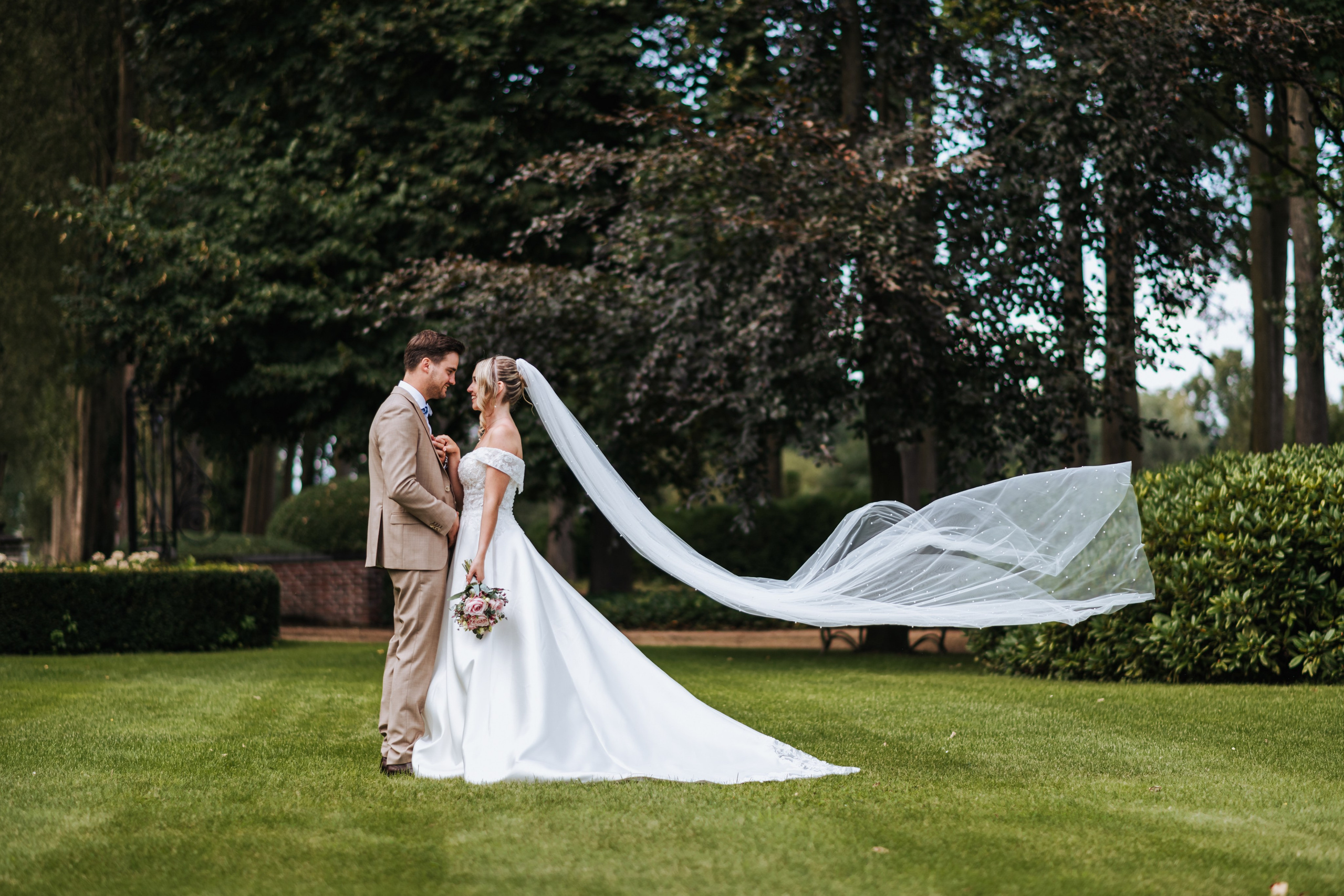 F.A.Q. Golden Moments Editing — We do Wedding’s Retouch and Video Editing