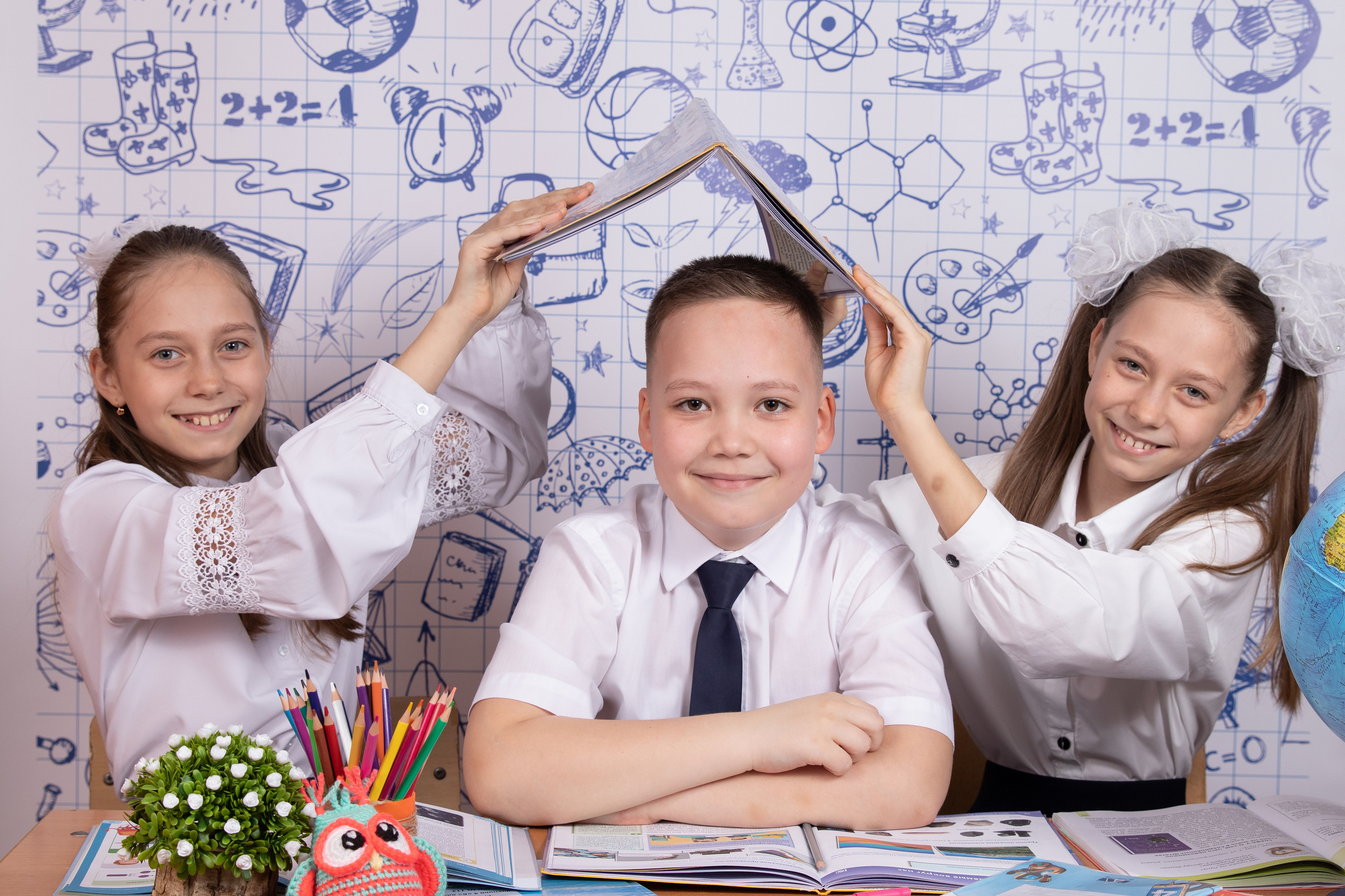 Стильные, современные фотокниги для школьников Алматы. Детский фотограф в Алматы, виньетки, выпускной альбом Алматы