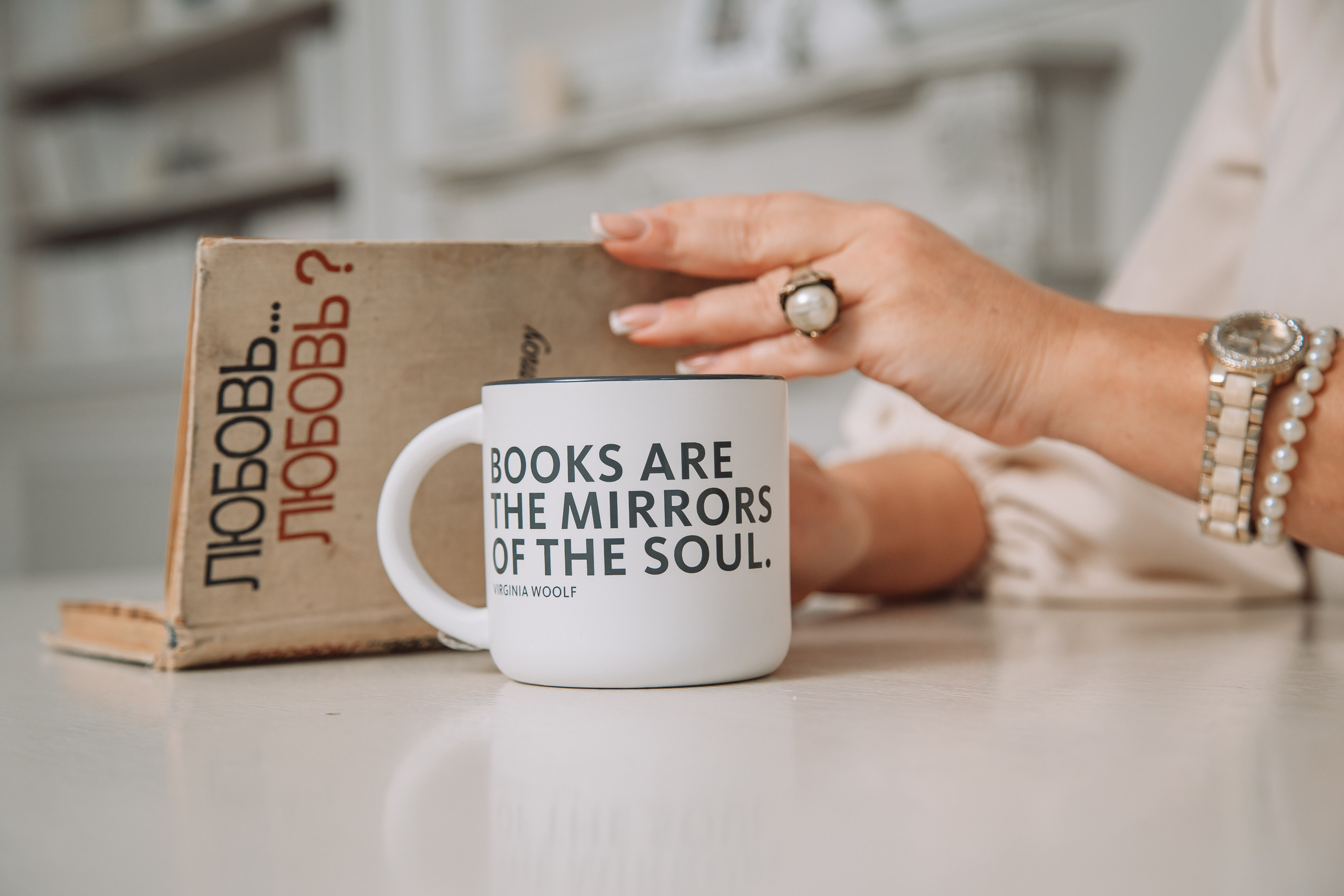 Брендовая фотосессия для эксперта — личный визуальный стиль, Как проходит бренд-съёмка — фотограф работает с клиентом в кадре, подбор локации, образа и реквизита для съёмки, Фотограф Rina Sphoto — бренд-съёмка в Москве для экспертов и специалистов