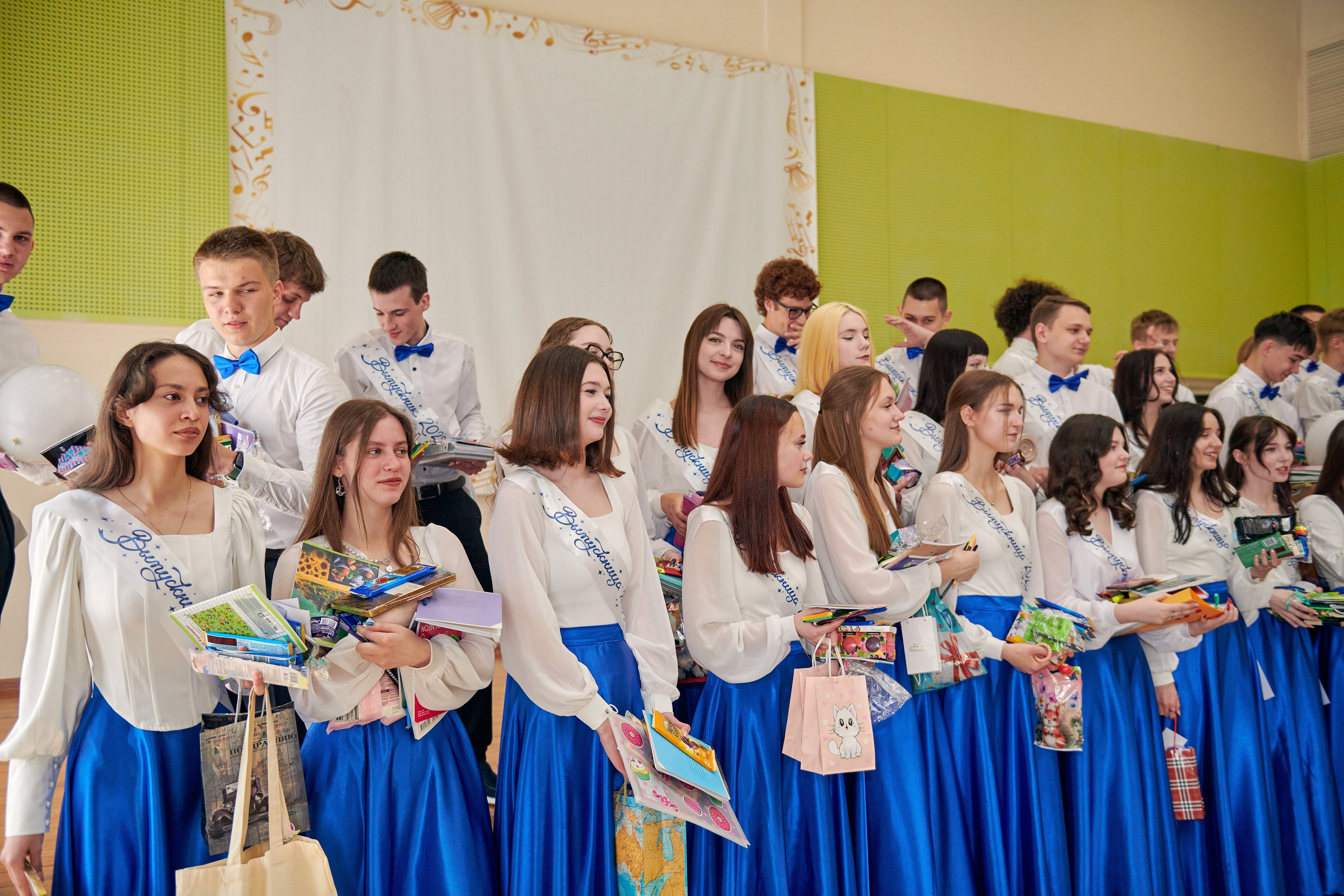 Выпускные в Туле 2025. Школьный фотограф в Туле Владимир Греков. Выпускные альбомы