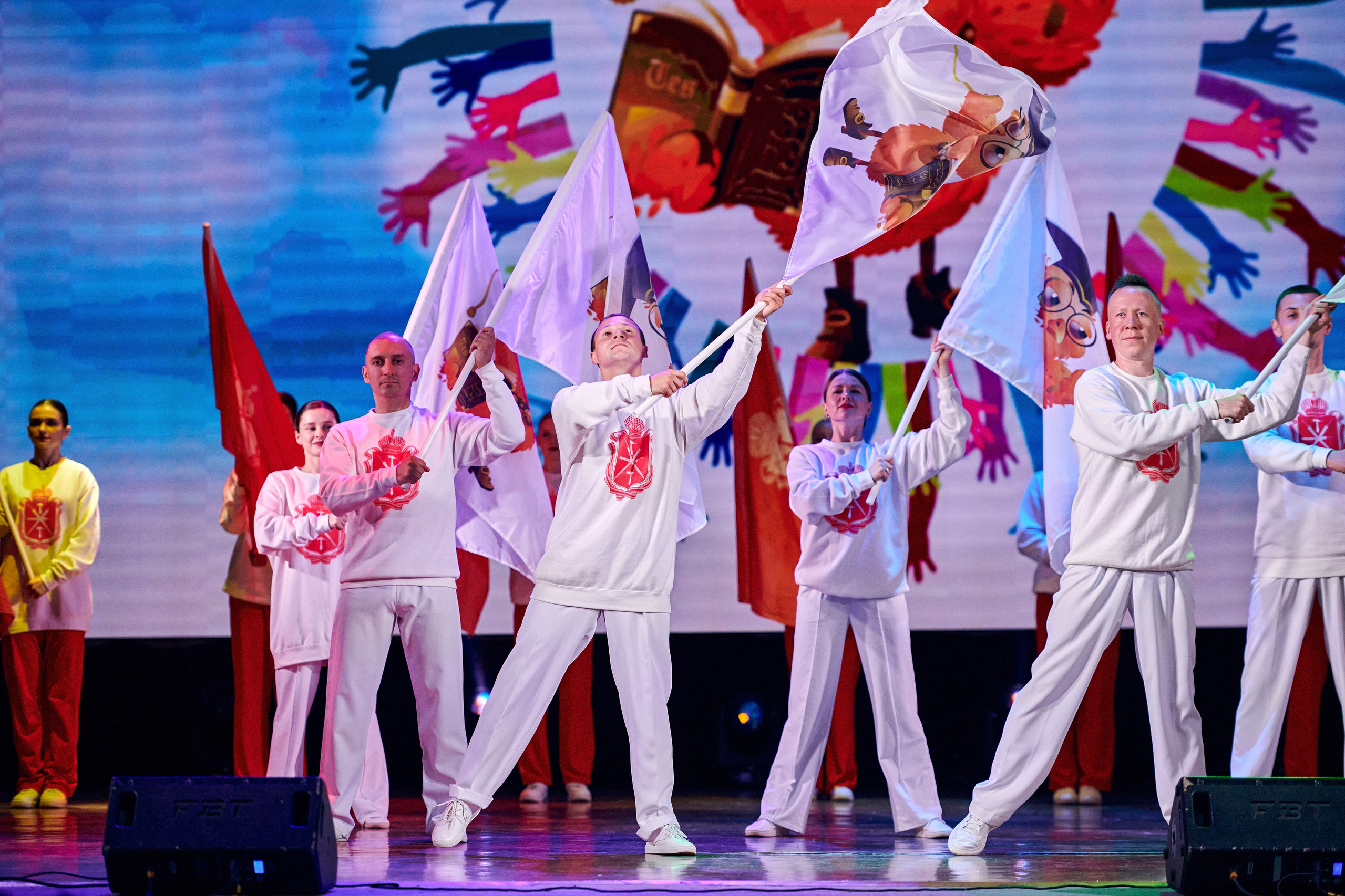 Выпускные в Туле 2025. Школьный фотограф в Туле Владимир Греков. Выпускные альбомы