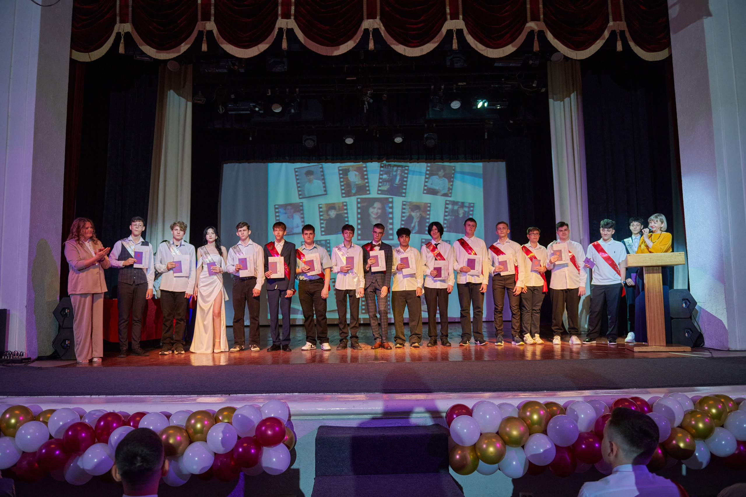 Выпускные в Туле 2025. Школьный фотограф в Туле Владимир Греков. Выпускные альбомы